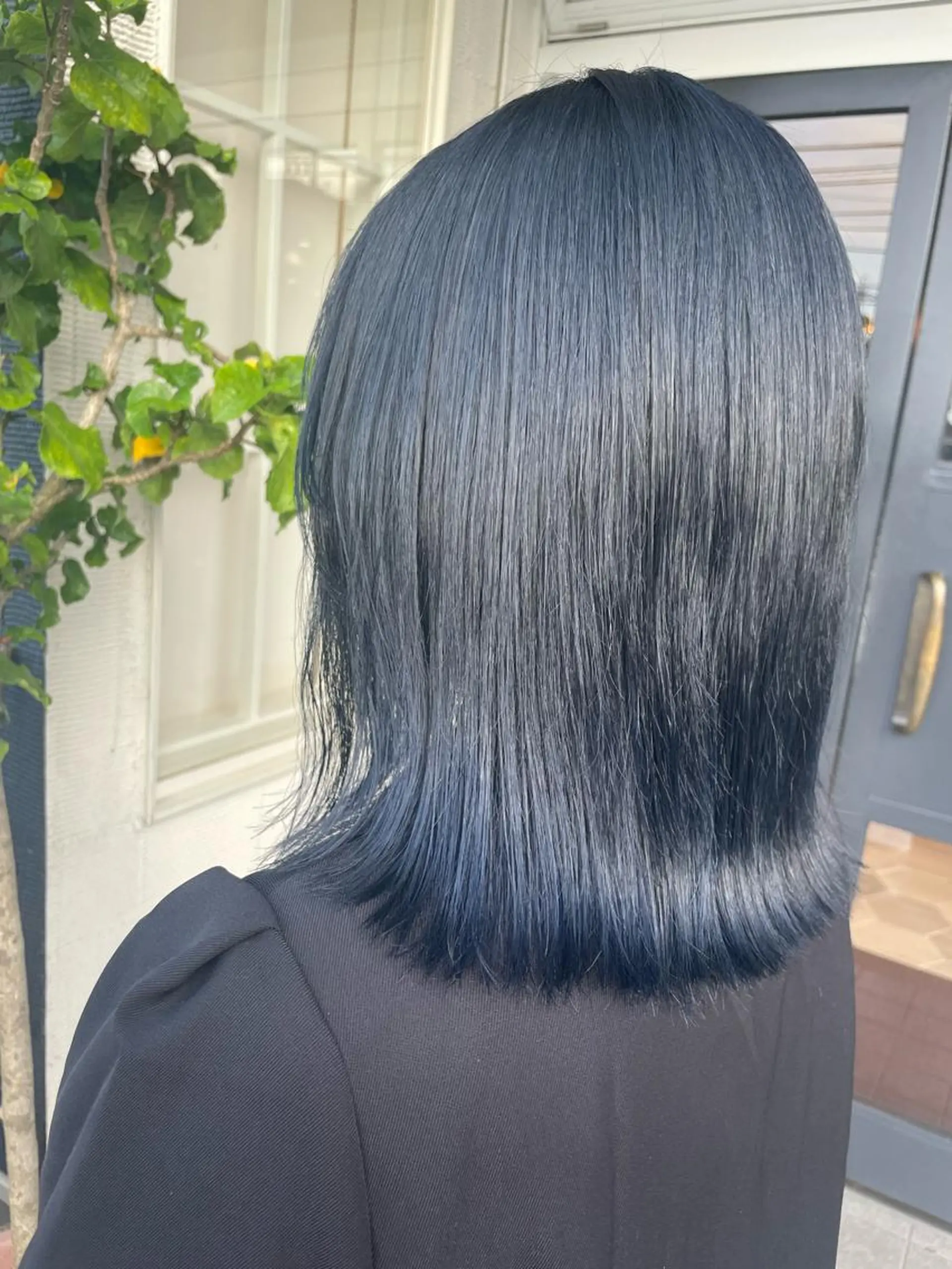 ミディアム カラー 黒髪 ブリーチ ブルーカラー ブルーブラック 透明感カラー カット ヘアカラー 田島 仁美のヘアスタイル