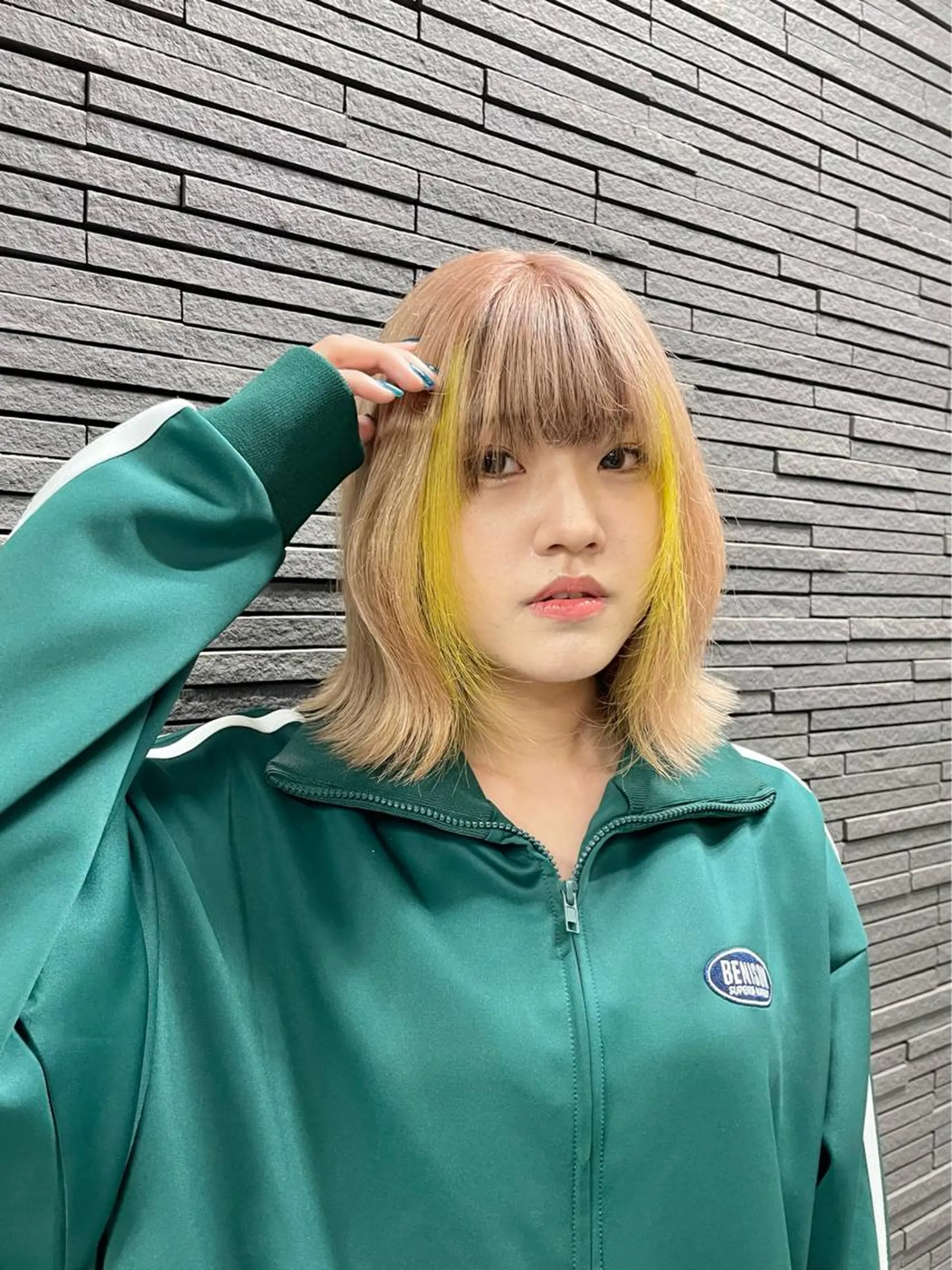 ミディアム 前田 菜奈子のヘアスタイル