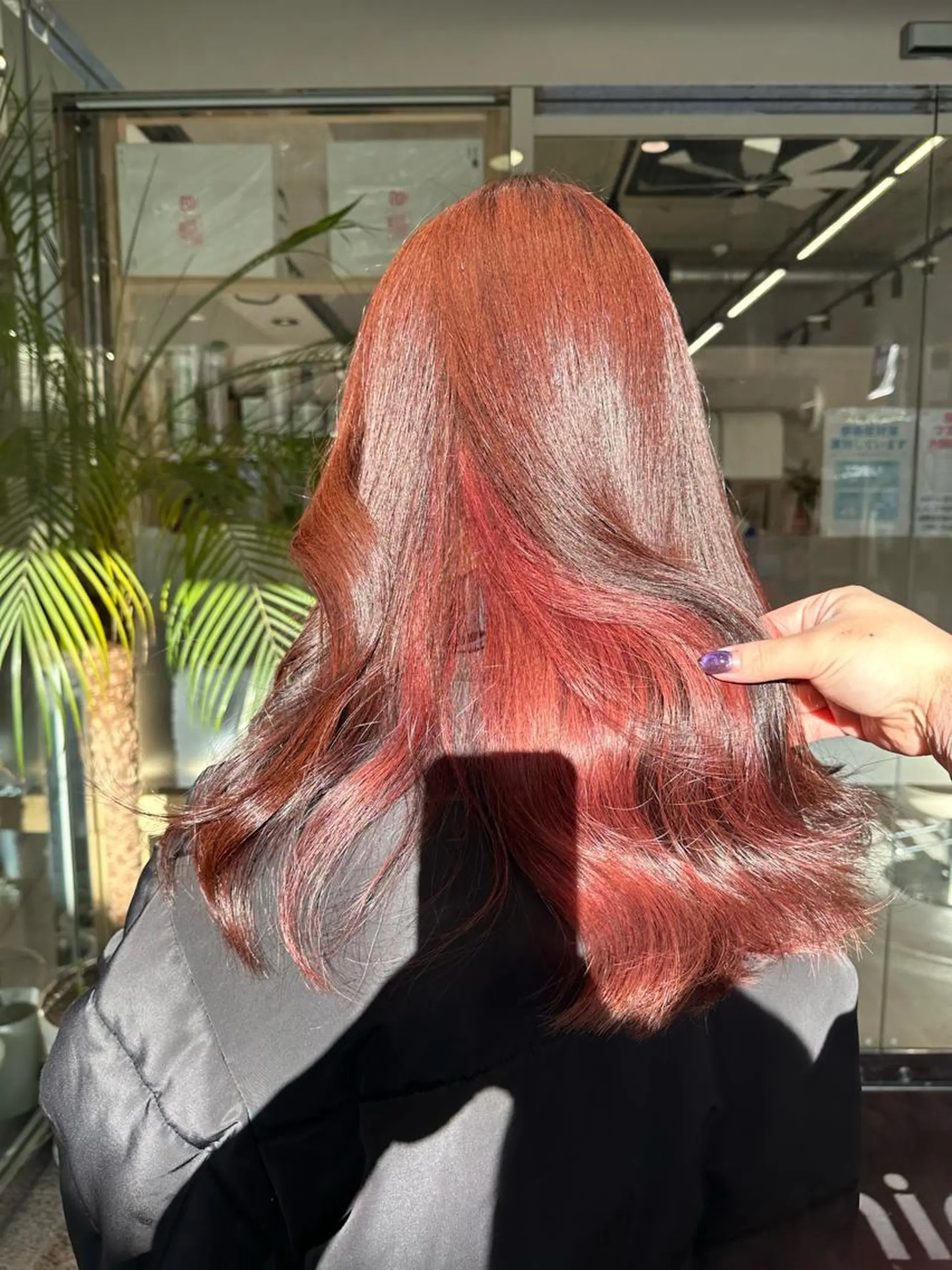 ミディアム カラー レイヤー/顔まわり カット/地毛風カラーのヘアスタイル