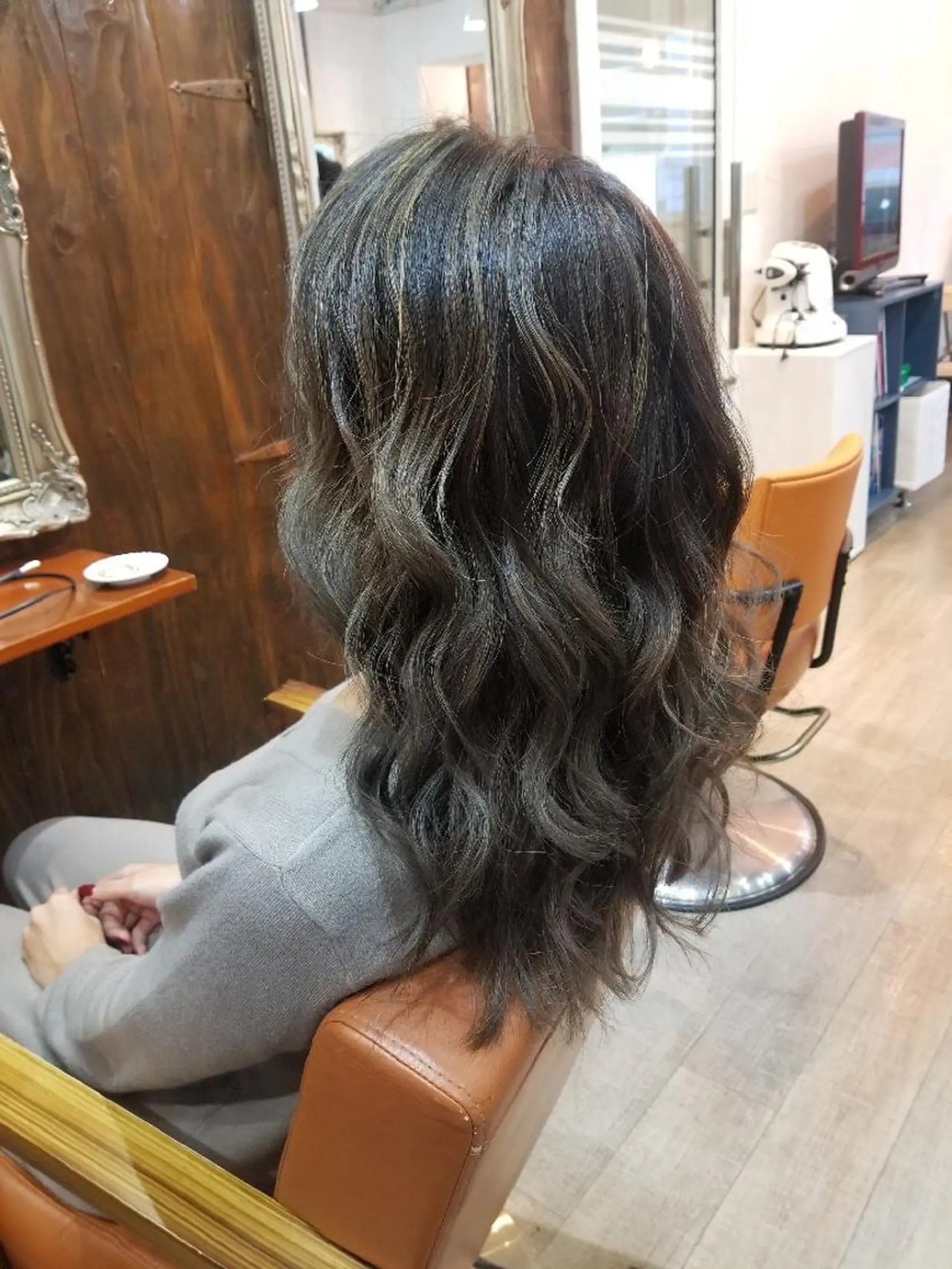 ロング カラー bathair 持田侑祐のヘアスタイル