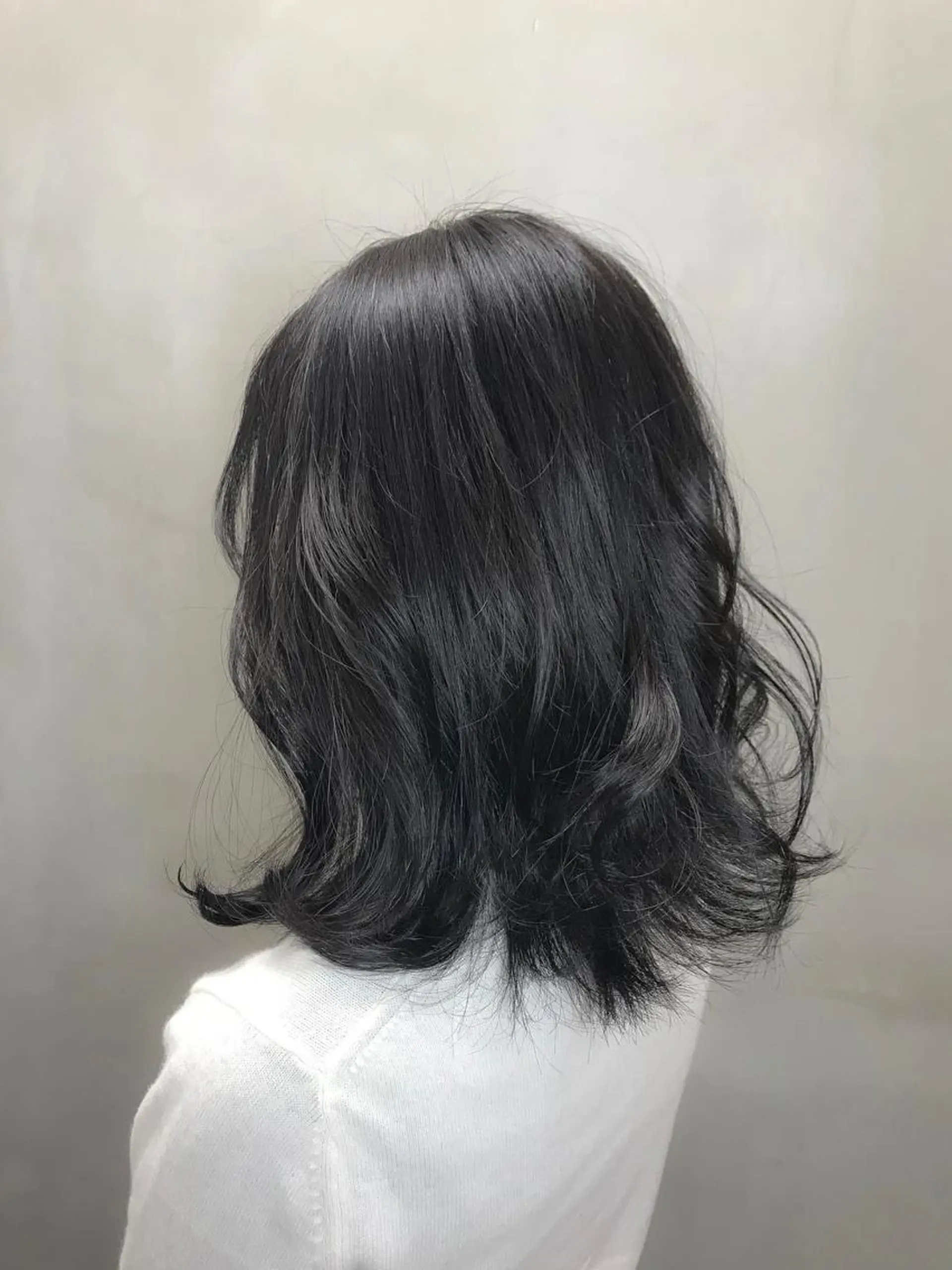 ミディアム カラー アディクシーカラー ダークグレー 【透明感、艶髪】西村 有司のヘアスタイル