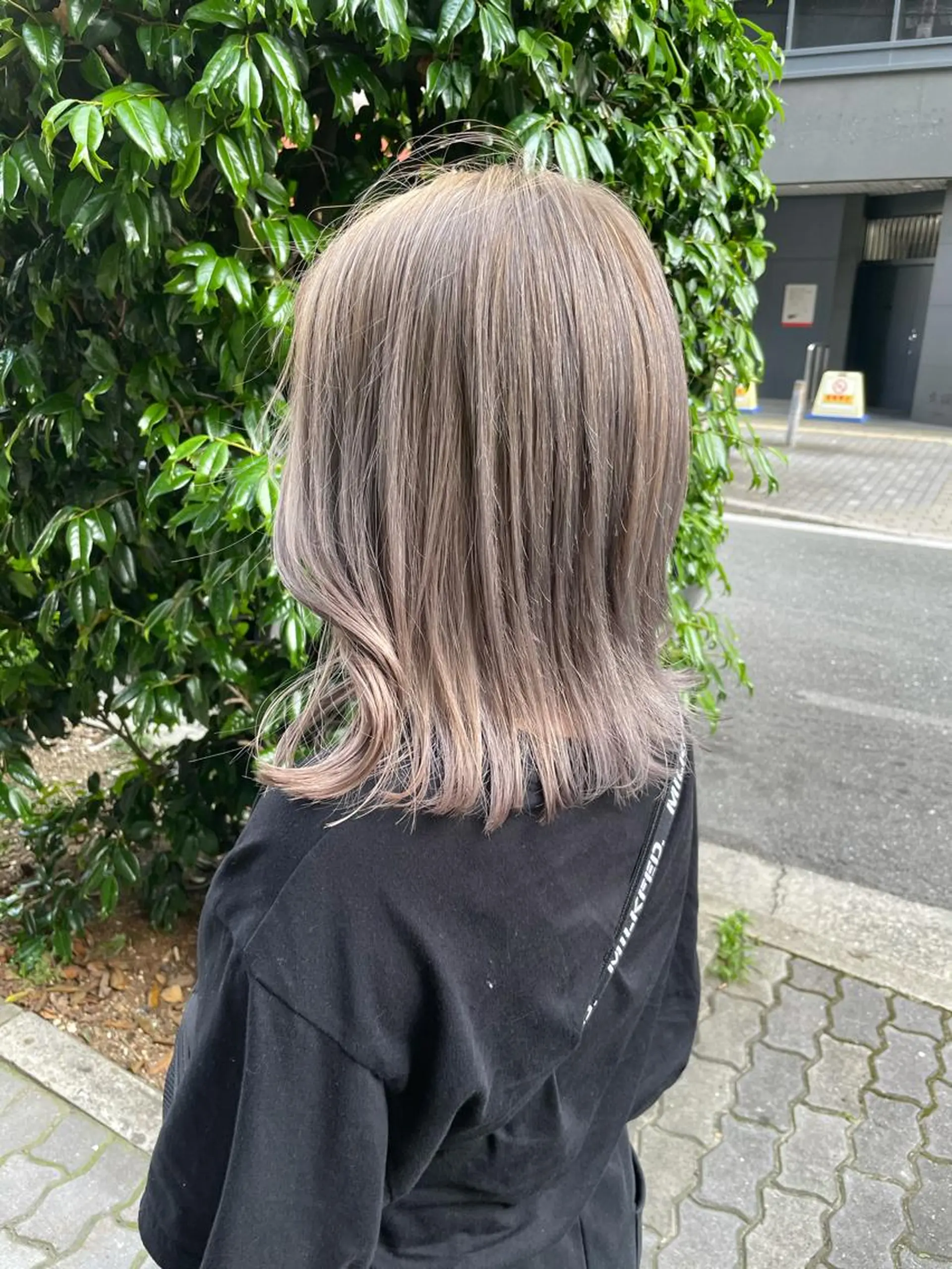 ミディアム カラー akane .のヘアスタイル