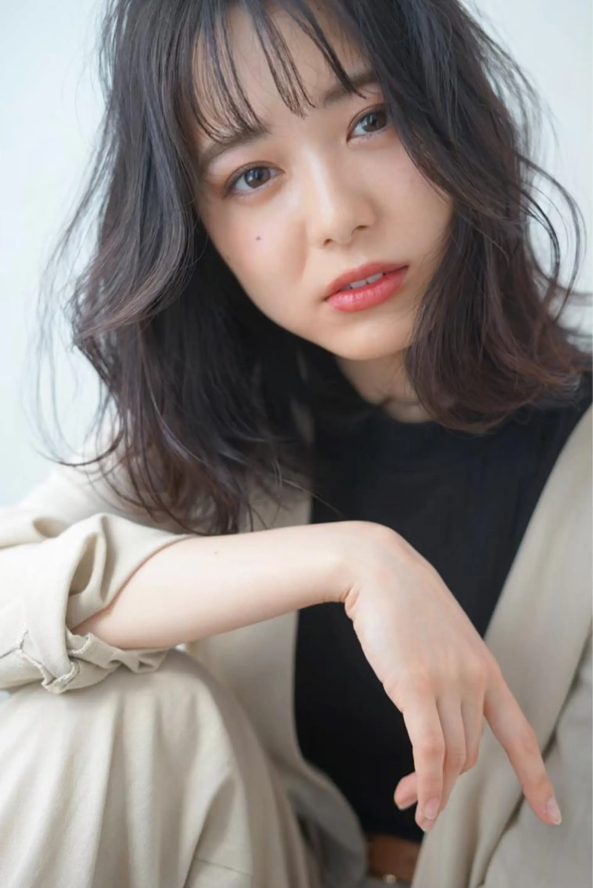 ミディアム & kuのヘアスタイル