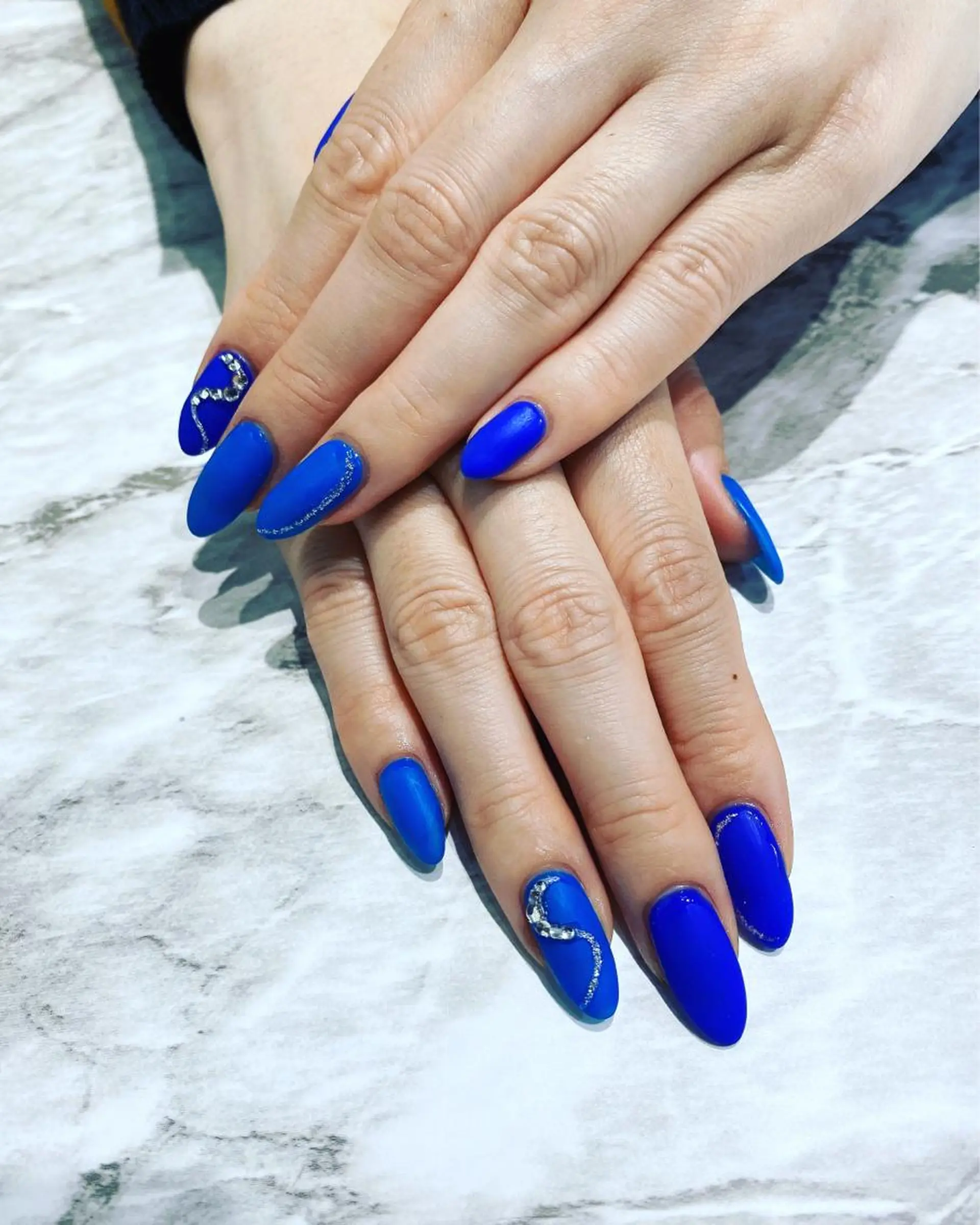 ネイル ブルー マットネイル ハンドネイル フットネイル ハンドケア ✴︎:.｡. MAKI.｡.:✴︎のネイルデザイン