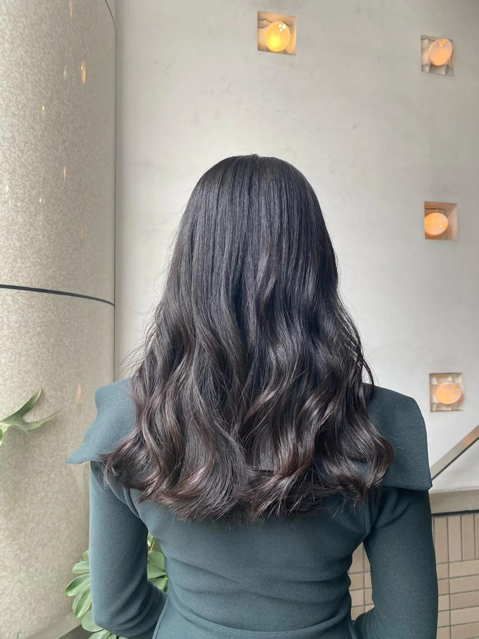 ロング カラー グレージュ ピンクカラー くびれヘア 髪質改善 韓国風ヘア 統括マネージャー/ 髪のドクター/前原悟のヘアスタイル