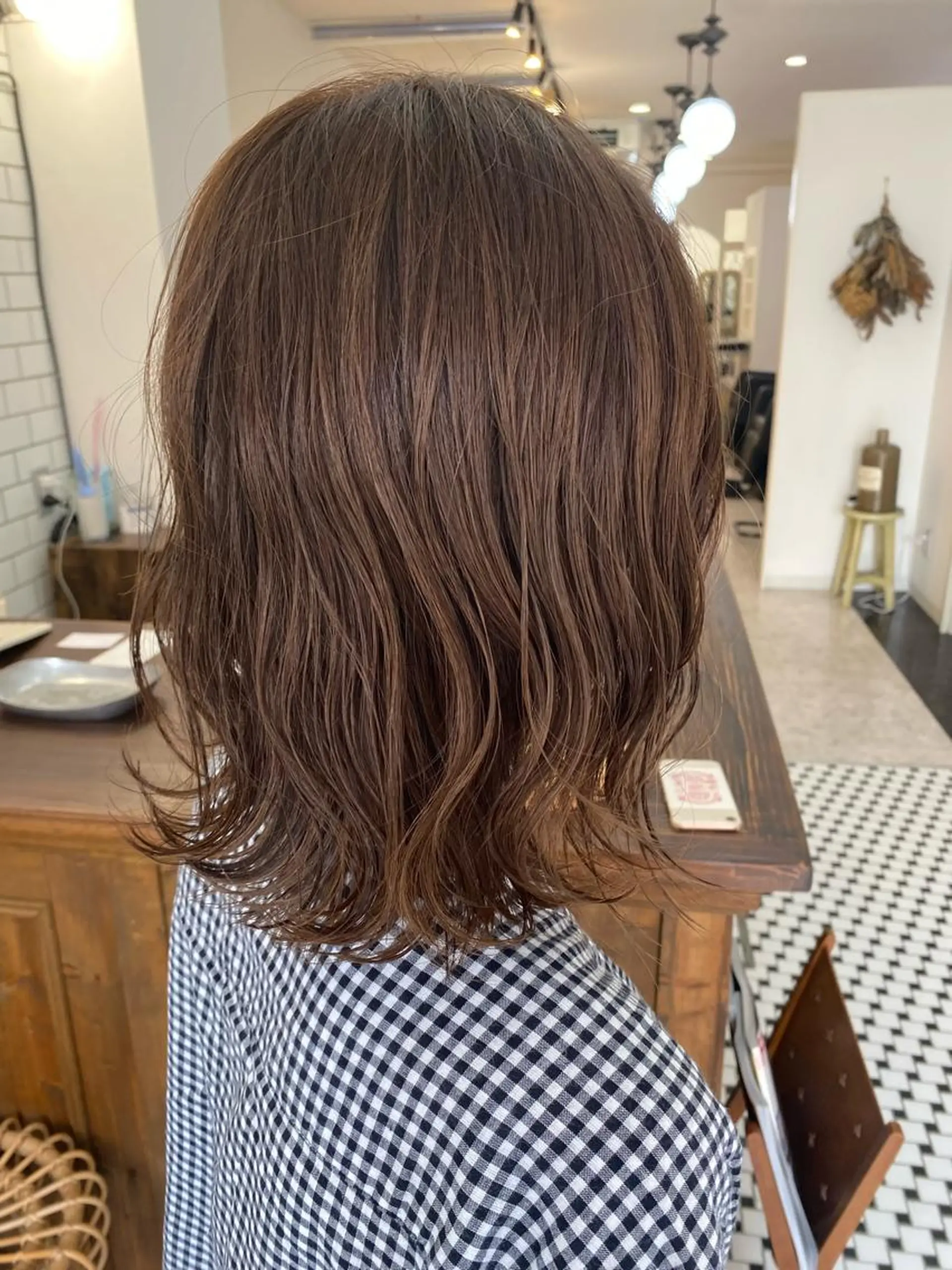 ミディアム ボブ/ハイトーン REINAのヘアスタイル