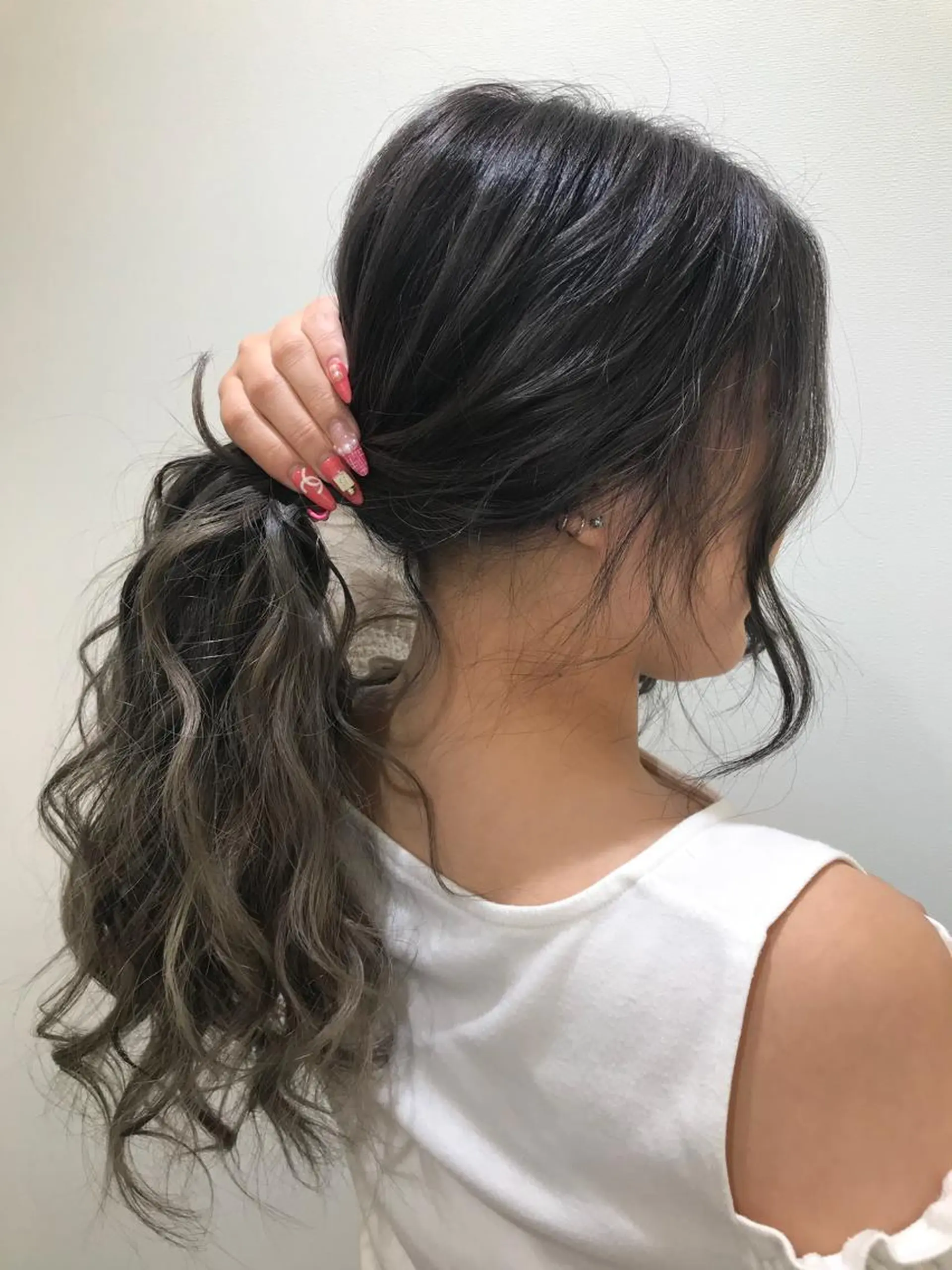 ロング カラー グラデーションカラー グレージュ ヘアカラー 清藤綾/脱白髪染め 白髪ぼかしハイライトのヘアスタイル