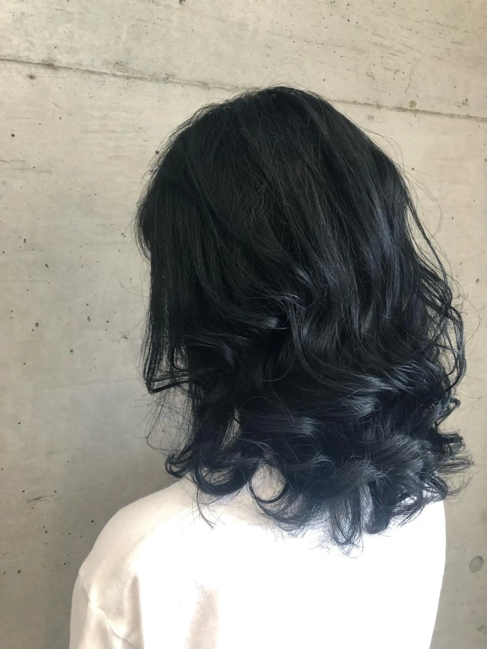 ミディアム カラー 黒髪 ブルーカラー ブルーブラック カット ヘアカラー トリートメント 大栗 佑也  髪質改善のヘアスタイル