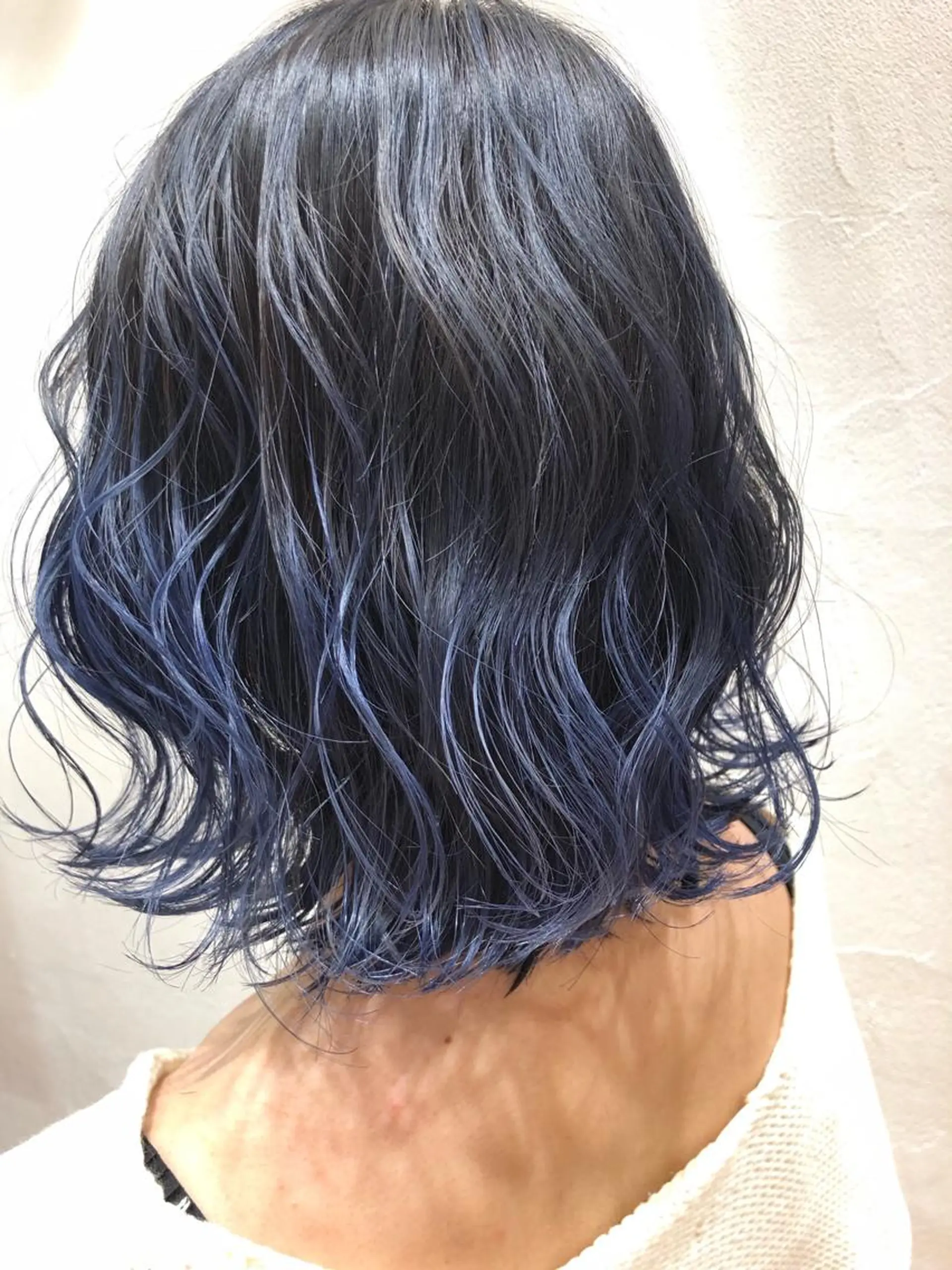 ショート カラー ブルーカラー ボブ メンズカット特化柏駅 徒歩3分LOUのヘアスタイル