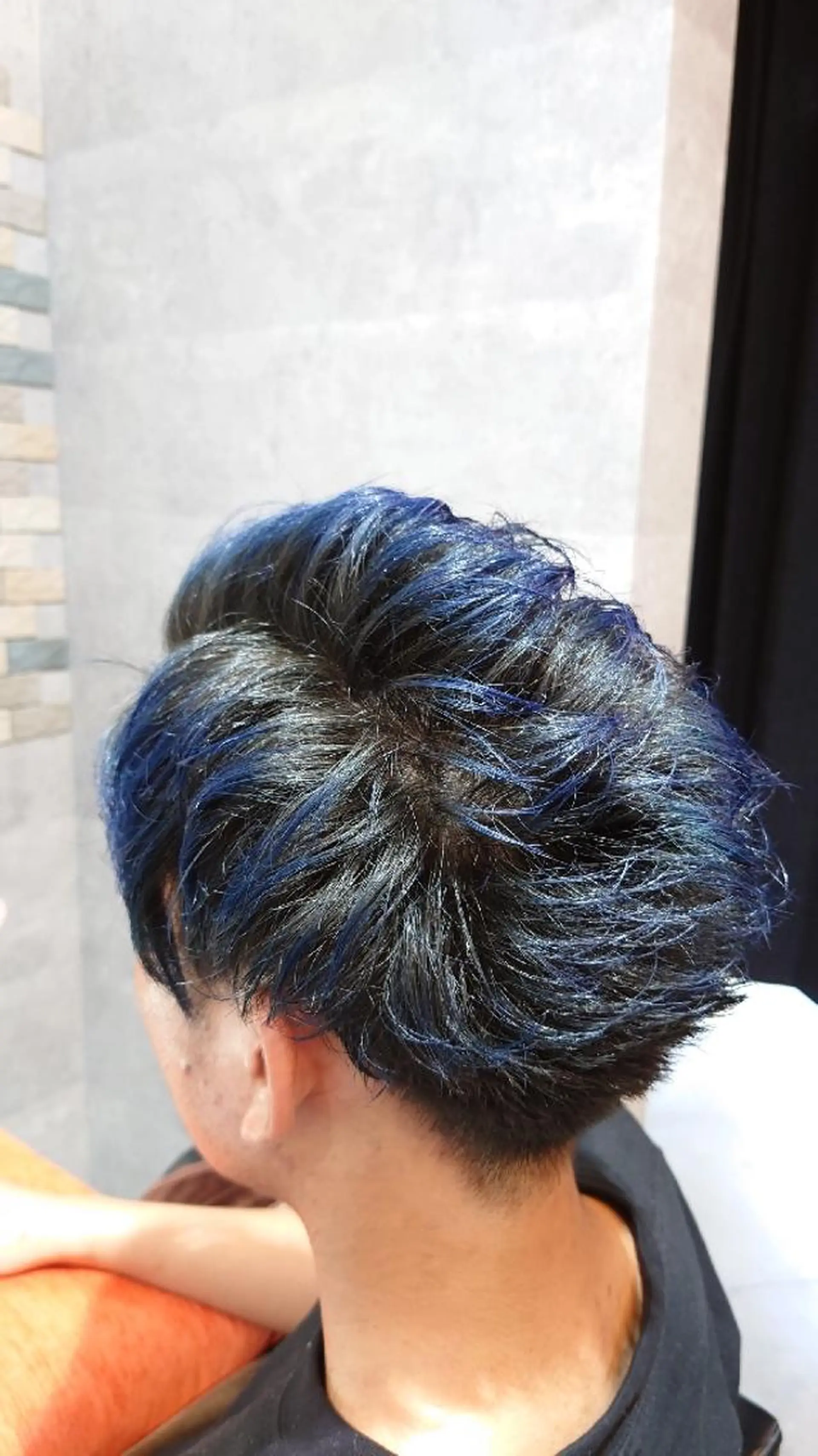 カラー メンズ メンズブリーチ ブリーチ ブルーカラー 浅野  勇貴のヘアスタイル