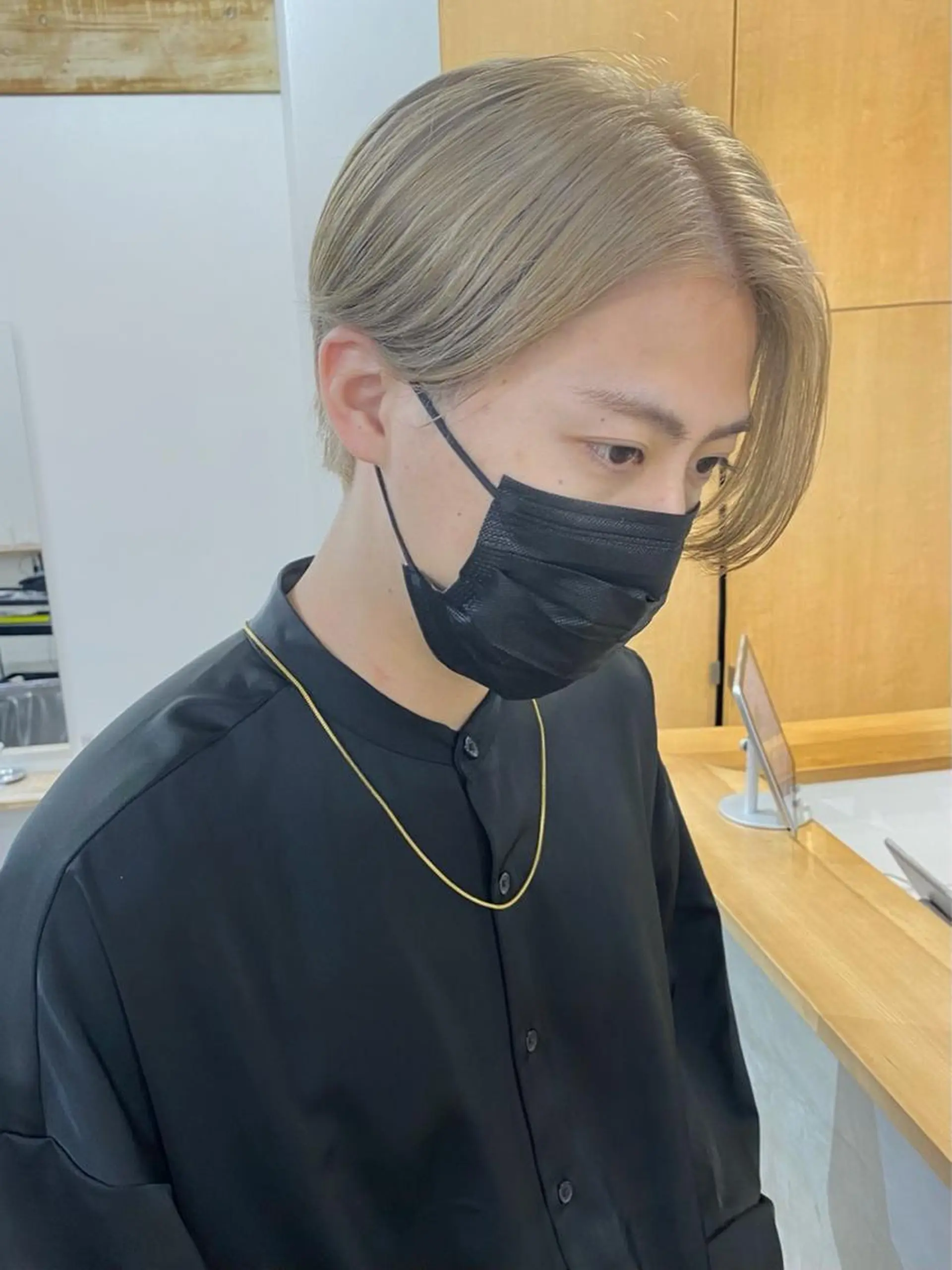 ショート カラー パーマ ヘアアレンジ メンズ キッズ ネイル マツエク・マツパ メンズハイトーン ハイトーンカラー ナチュラル ヘアカラー 森貴裕/ベージュ/ パーマ/オリーブのヘアスタイル