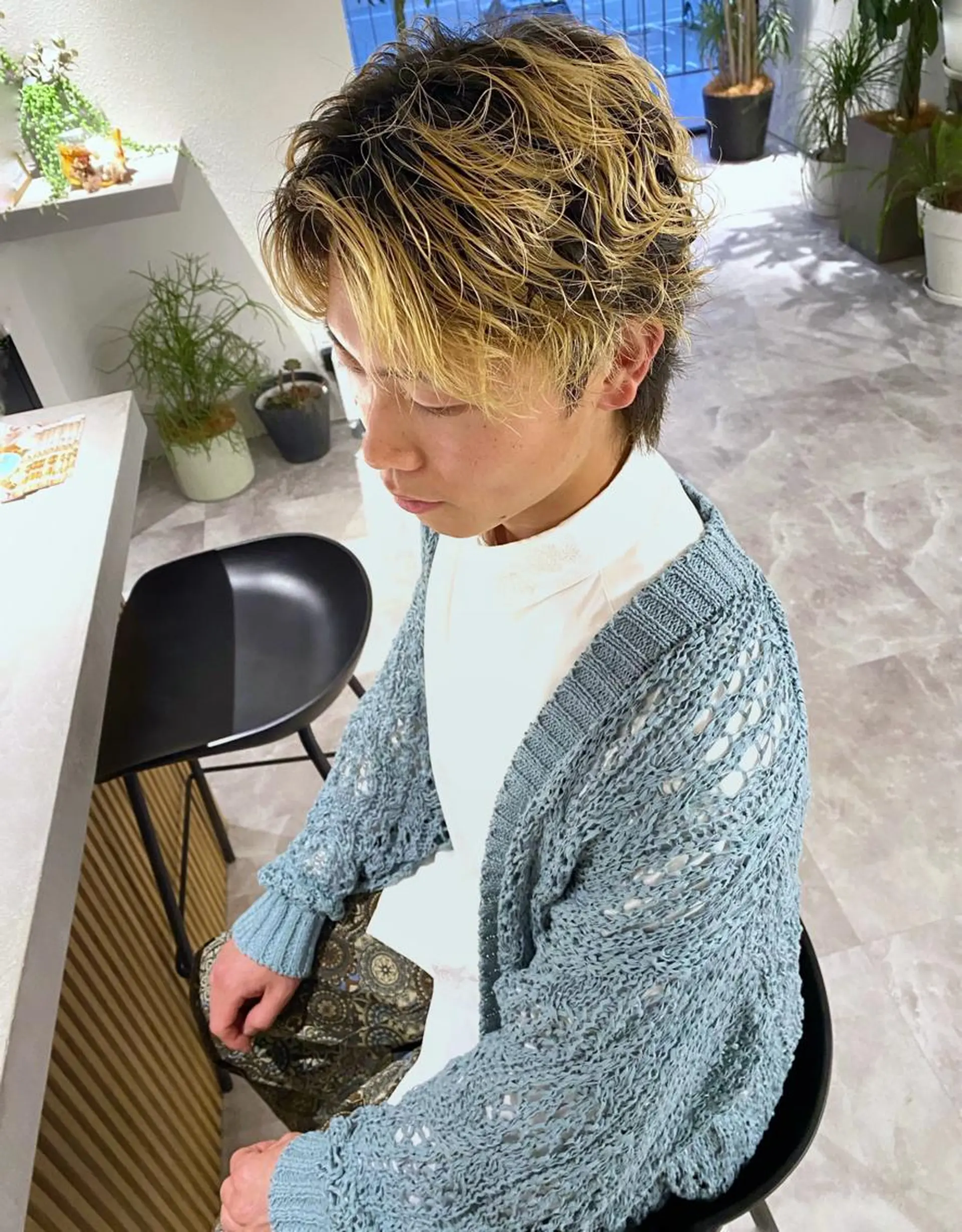 カラー パーマ メンズ メンズハイトーン メンズパーマ ハイトーンカラー スパイラルパーマ カット パーマ 山﨑 大暉【ダブルカラー】のヘアスタイル