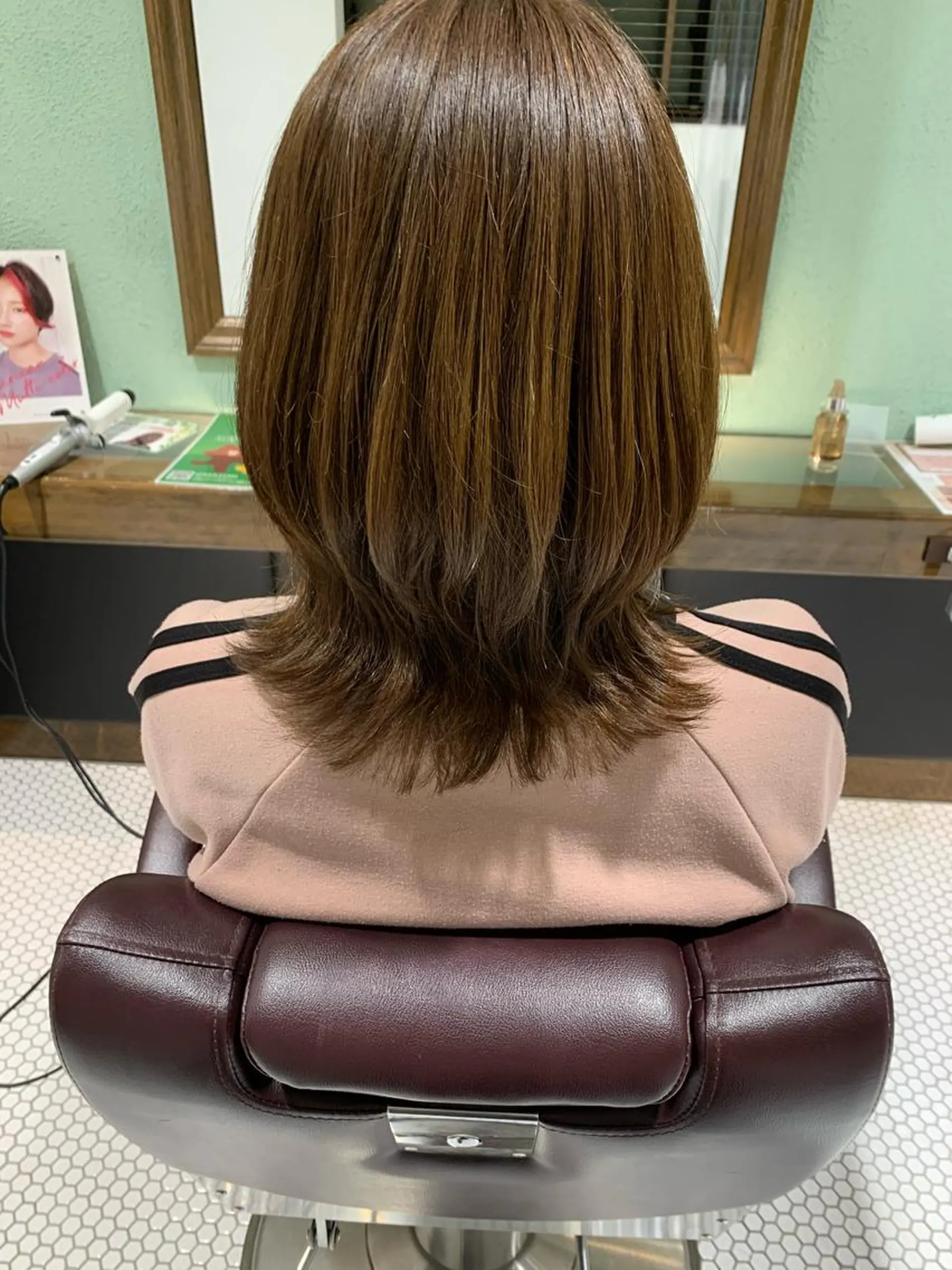 ミディアム カラー アッシュ ベージュカラー くびれヘア 🩶韓国艶髪🇰🇷 下本夕綺のヘアスタイル