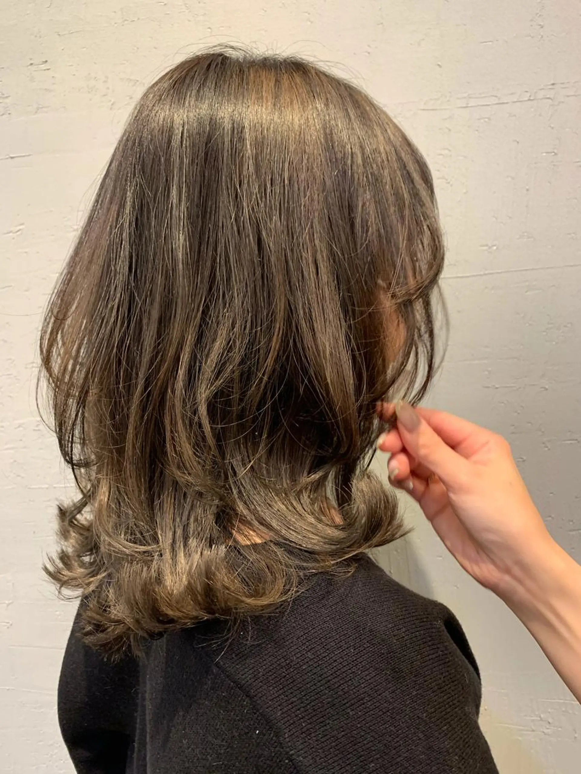 セミロング カラー レイヤーカット kuschel モリオカのヘアスタイル
