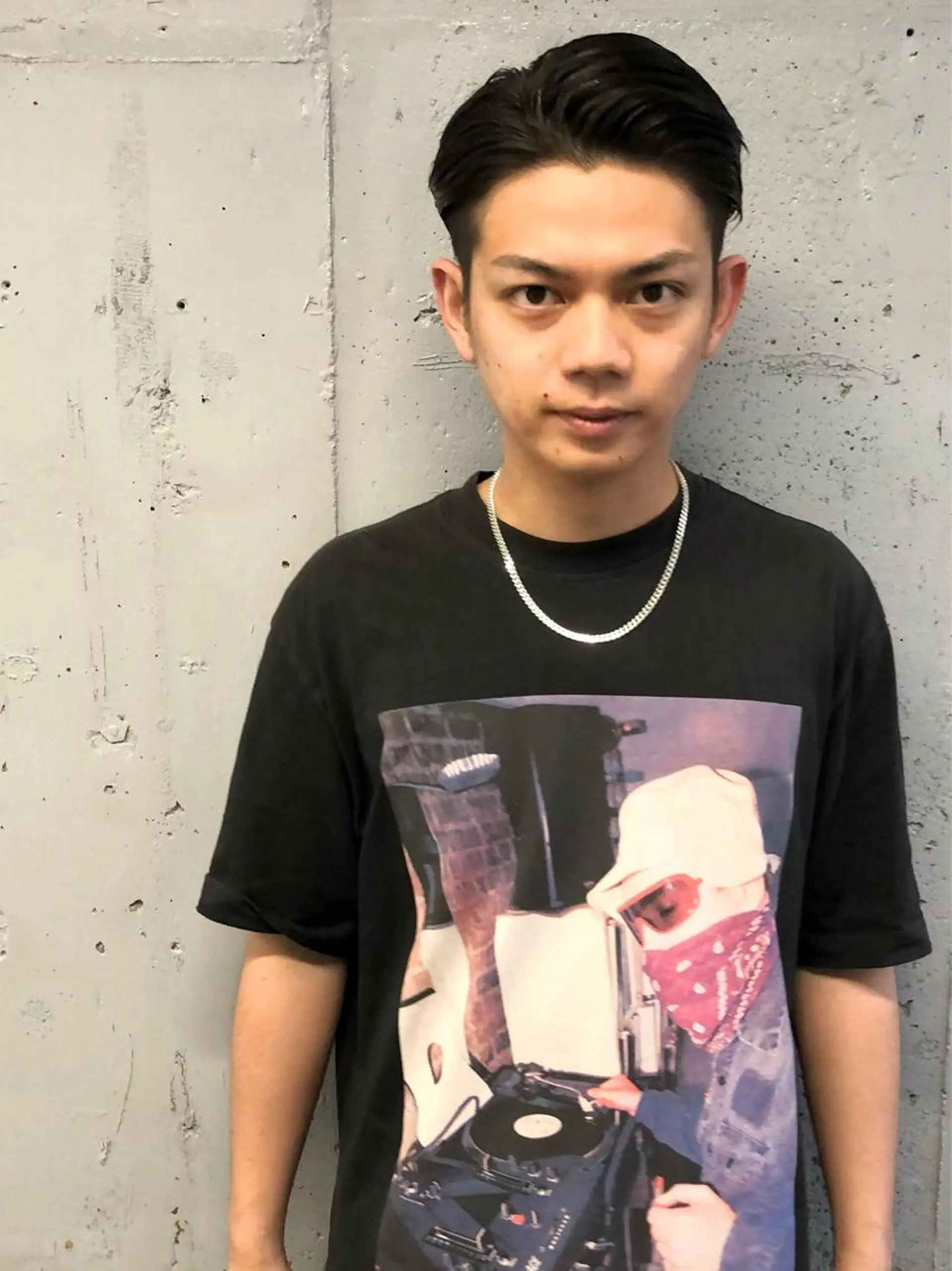 メンズ 顔まわりレイヤー デザインカットのヘアスタイル