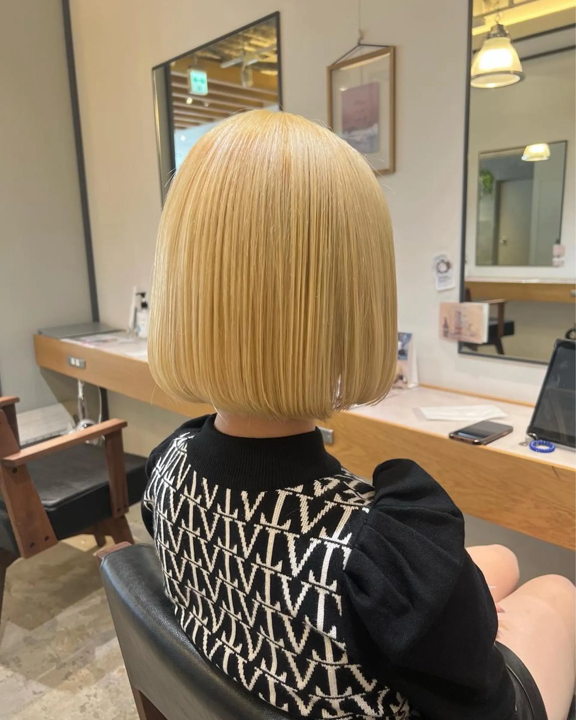 ショート ヘアカラー Kana 🍋 ハイトーン【高円寺】のヘアスタイル