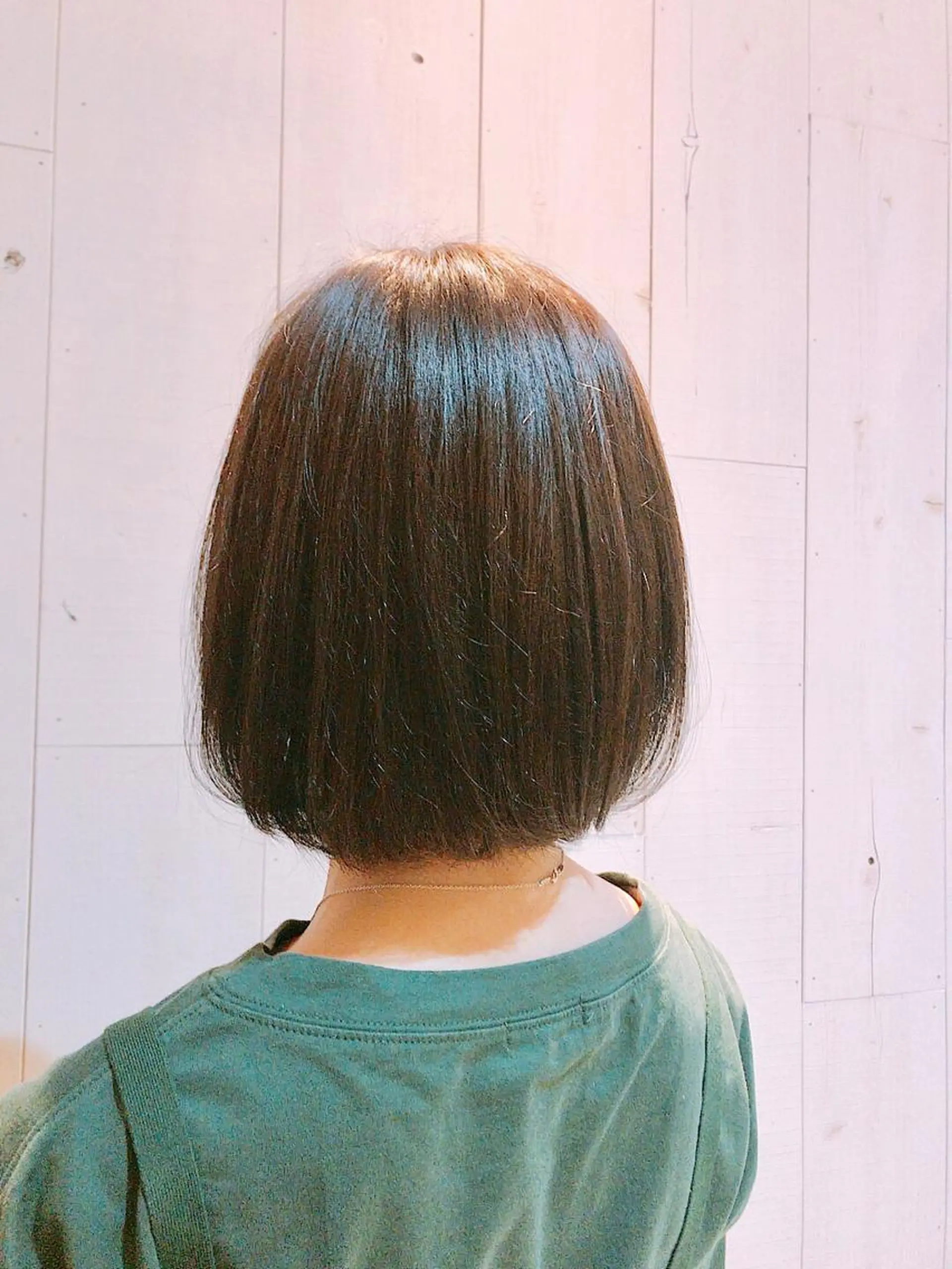 ショート カラー ボブ 外ハネヘア 長尾 桃佳のヘアスタイル