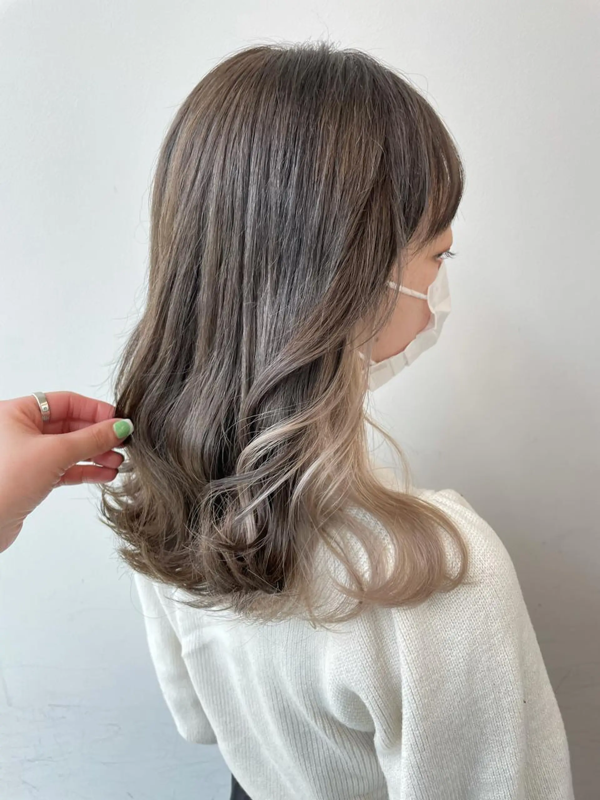 セミロング 🦄インナーカラー 🦄貫井彩花のヘアスタイル