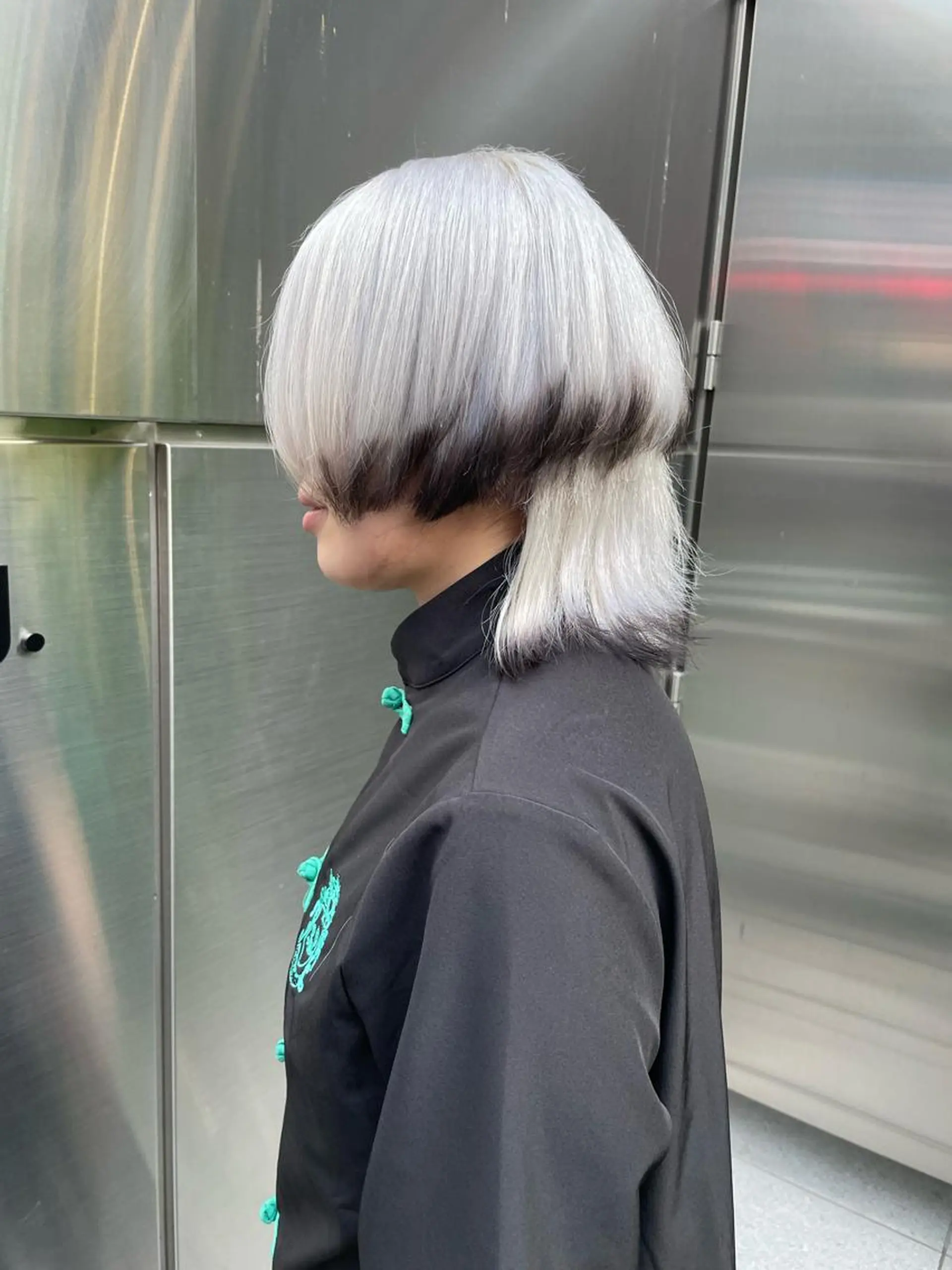 ミディアム カラー ホワイト&レイヤーカ ットエクステ長畠俊輔のヘアスタイル