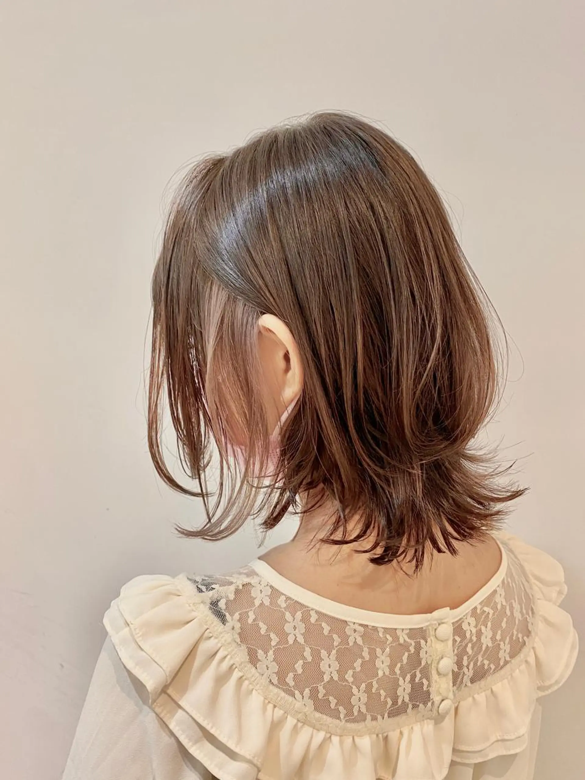 ミディアム カラー レイヤーカット 根津 友輔のヘアスタイル