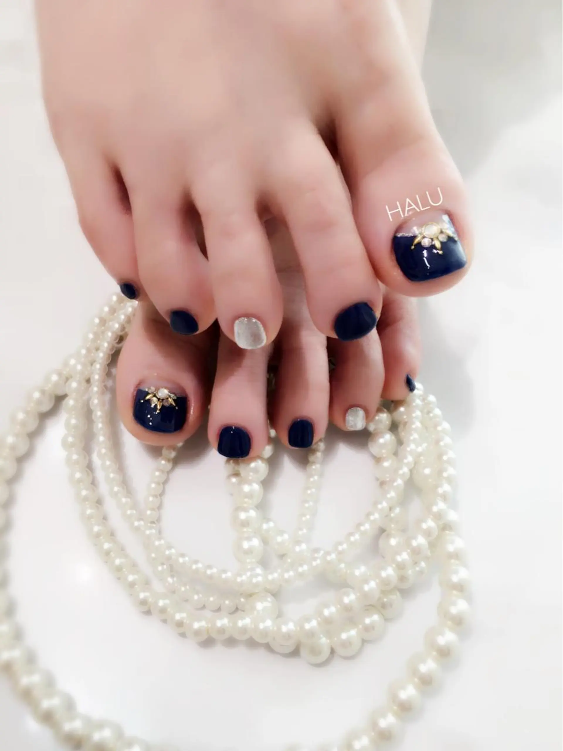 ネイル アートネイル フレンチネイル ネイビー 逆フレンチ シルバー HALU ハルのネイルデザイン