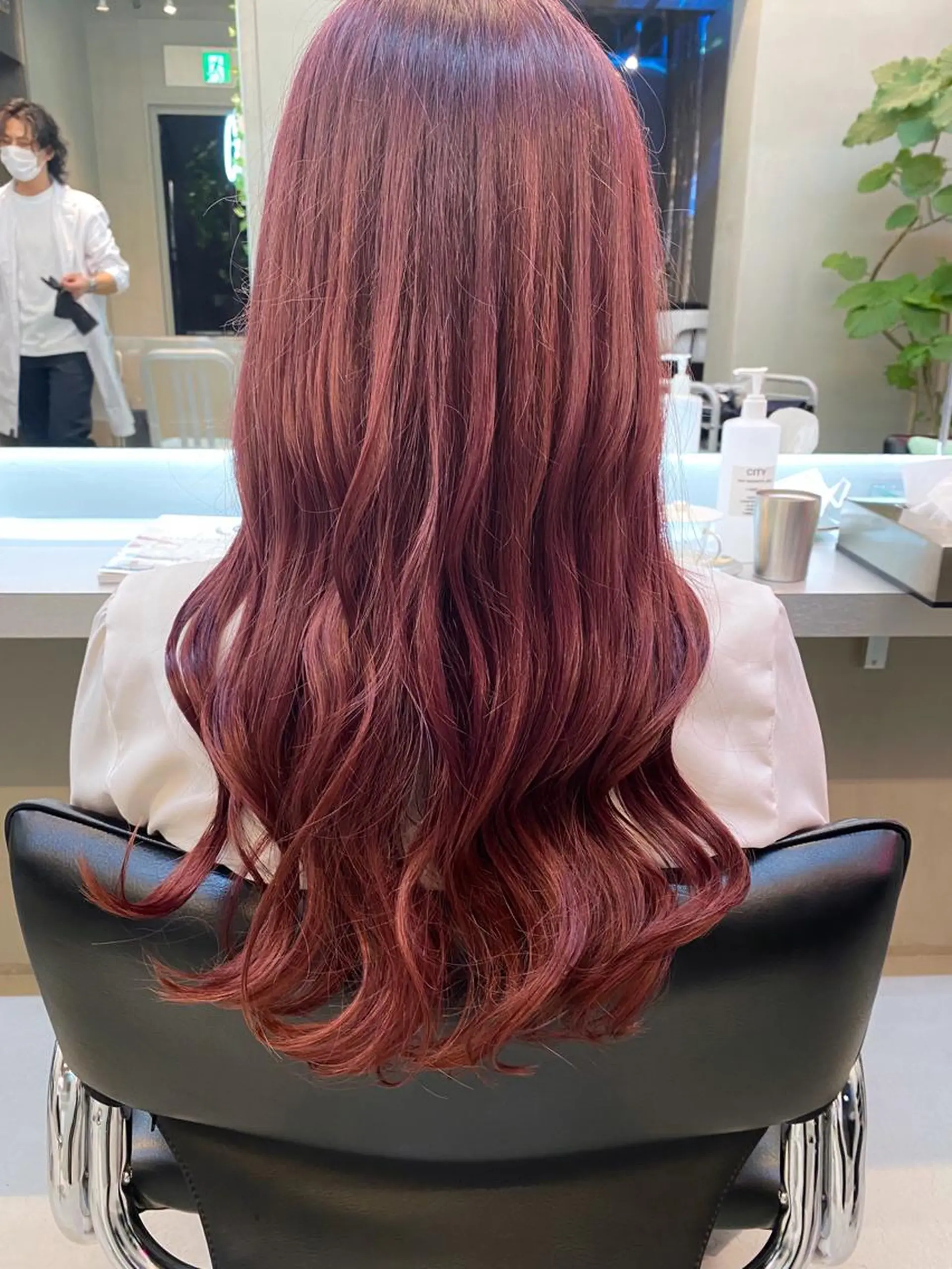 ロング カラー ヘアカラー トリートメント 岡野 静華のヘアスタイル