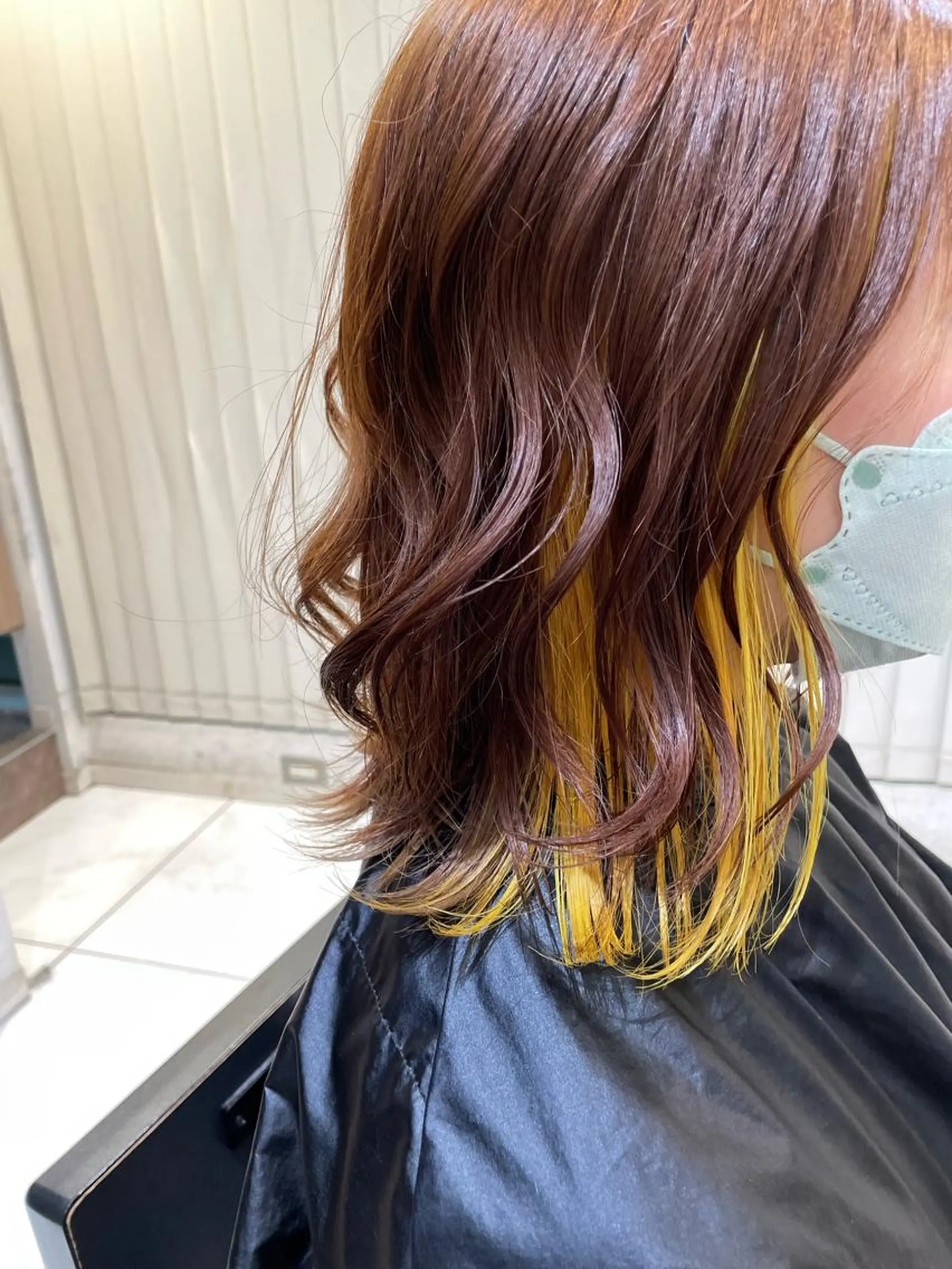 ミディアム カラー ブラウンカラー オリーブブラウン イエローカラー 渡部 恭子のヘアスタイル