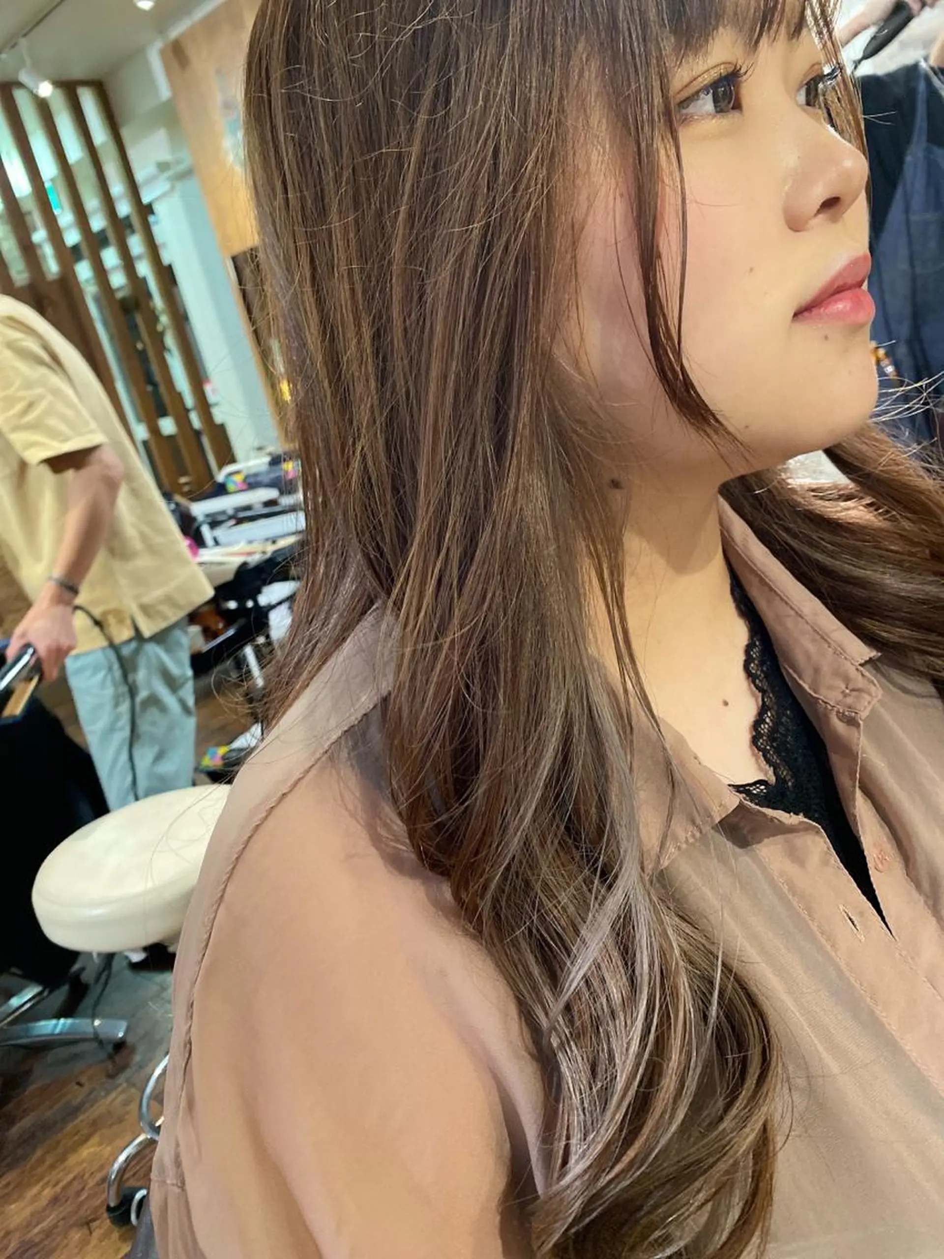 ロング カラー ベージュカラー フォギーベージュ インナーカラー 三浦 健太郎のヘアスタイル