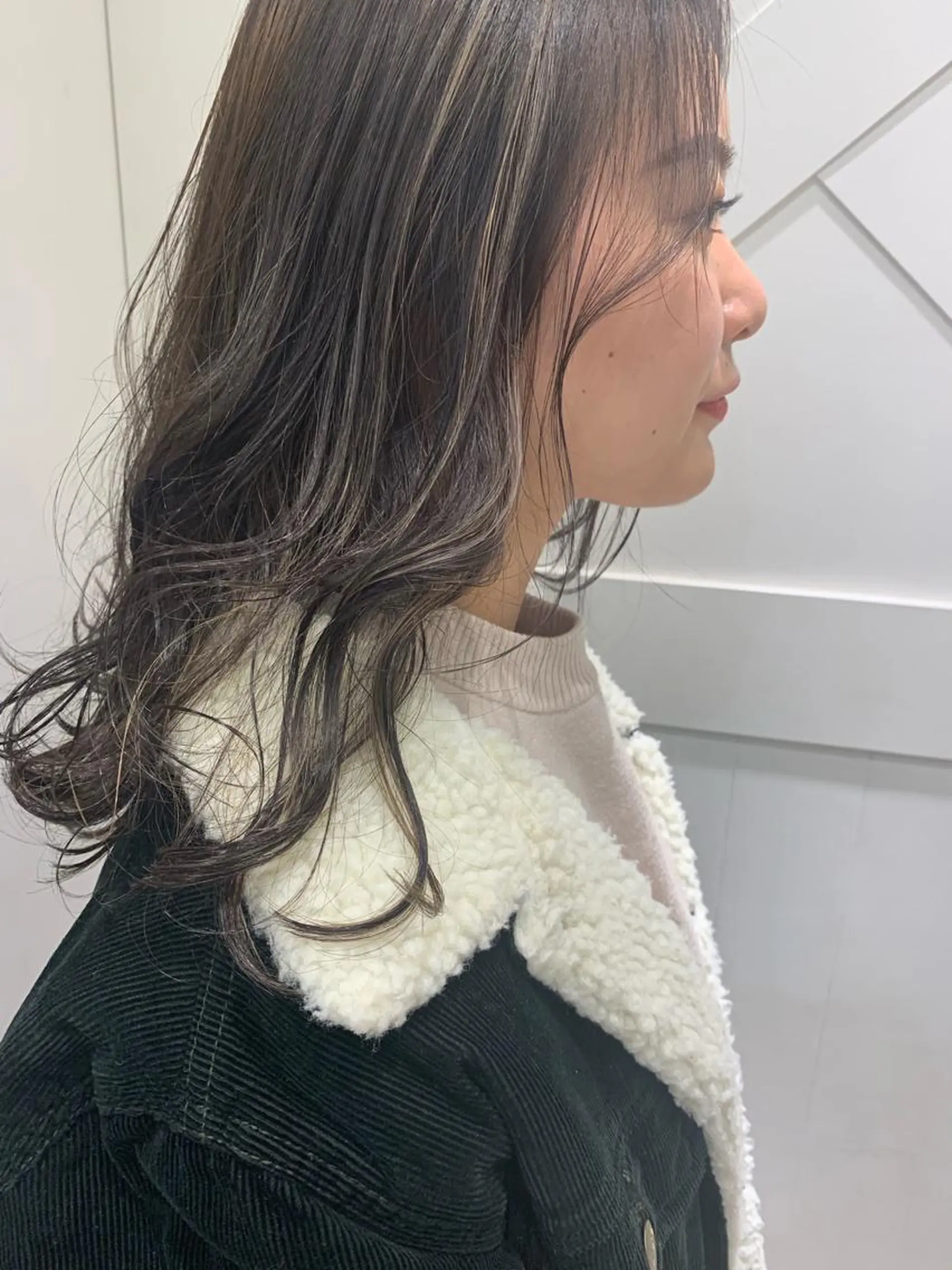 ロング ハイライト 秋守 百華のヘアスタイル