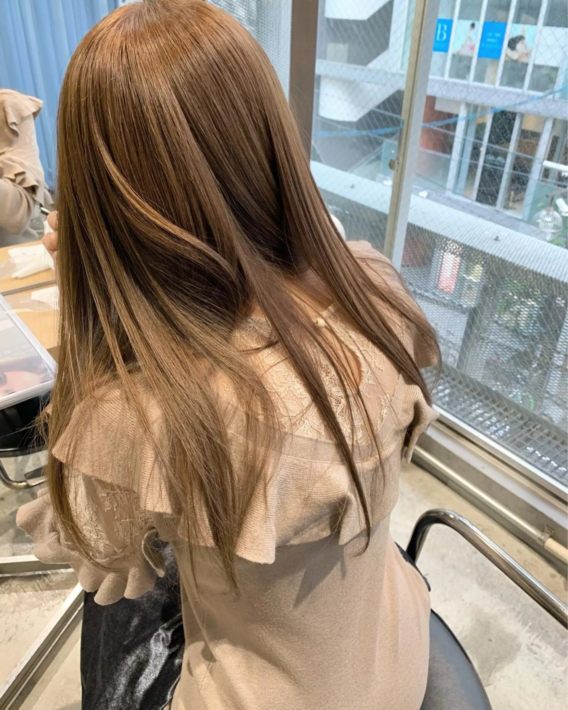 セミロング 濱岡 恭子のヘアスタイル