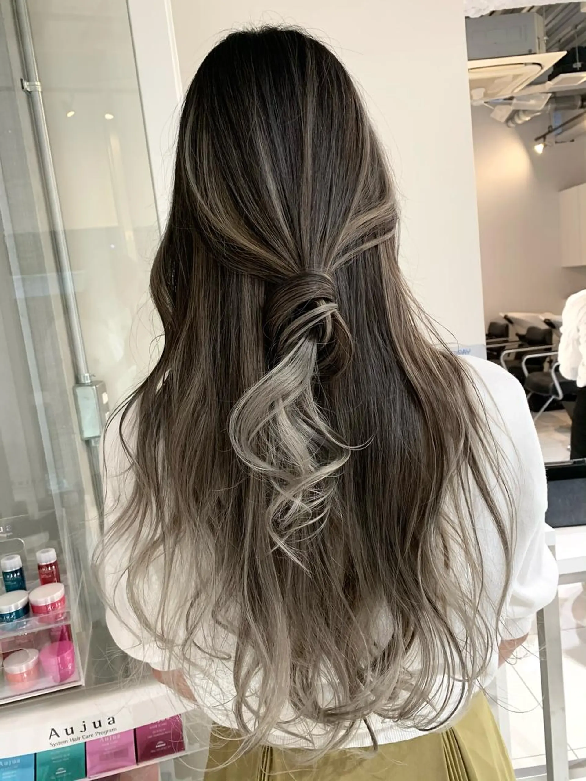 ロング カラー ベージュカラー グラデーションカラー ハイライトカラー くせ毛 外国人風カラー 阿部 圭悟のヘアスタイル