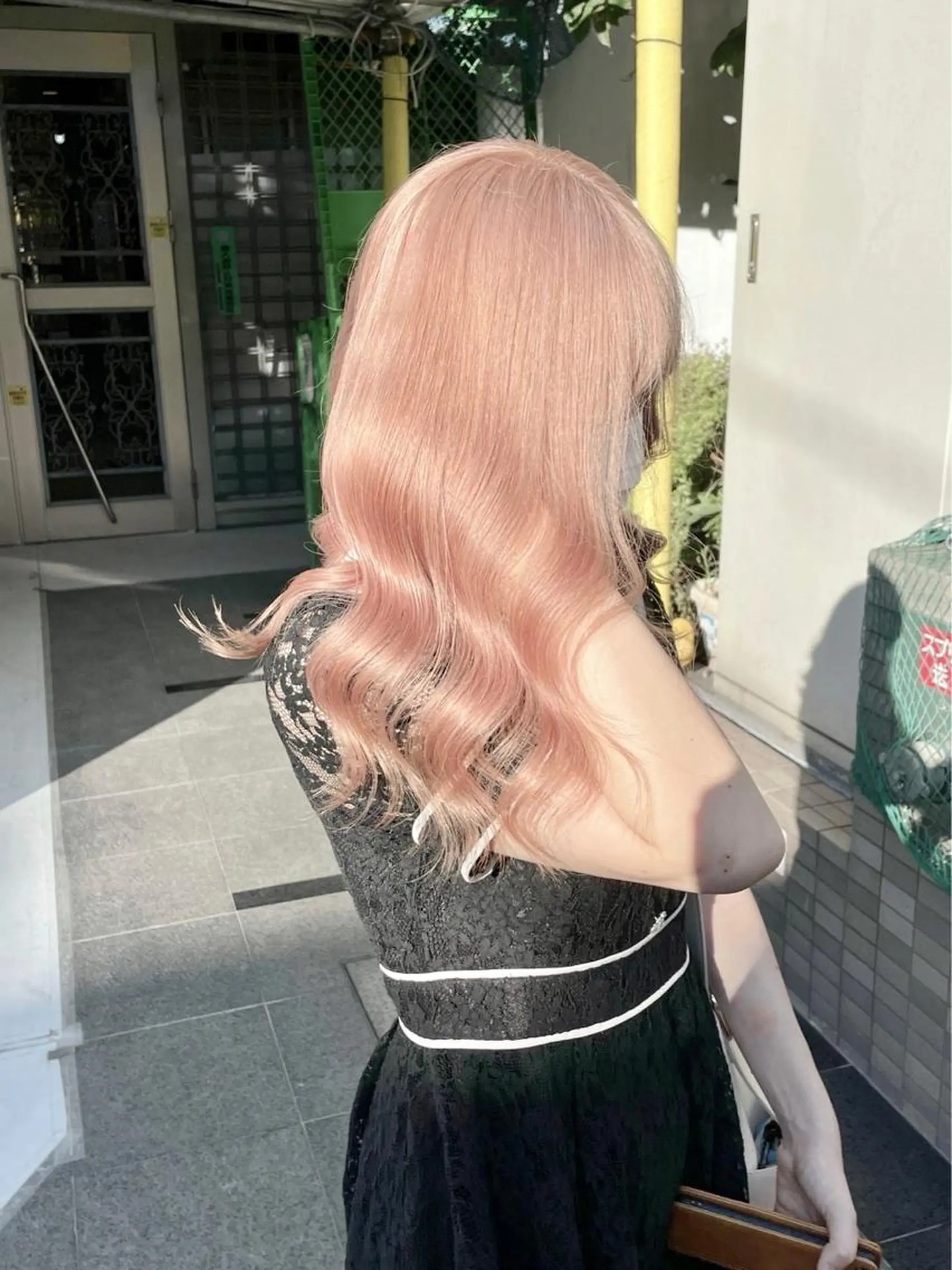 ロング カラー パーマ ヘアアレンジ キッズ アッシュ アッシュグレー アッシュグレージュ バレイヤージュ ミストバング カット ヘアカラー トリートメント ヘアセット 柔らかカラー/ レイヤーYUTO🧋のヘアスタイル