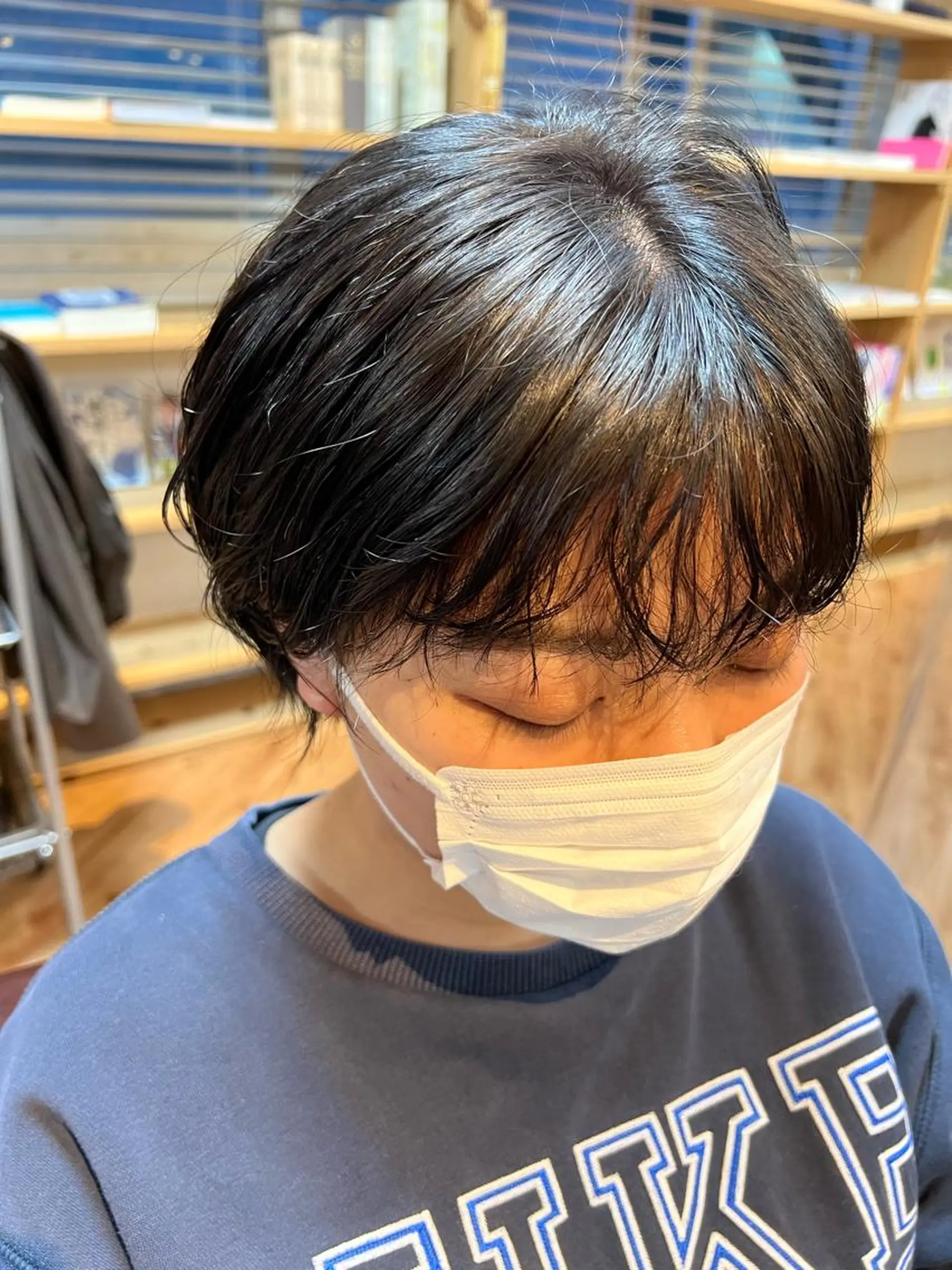 ショート カラー パーマ 黒髪 ブリーチ ネイビーカラー Topstylist YUKIのヘアスタイル