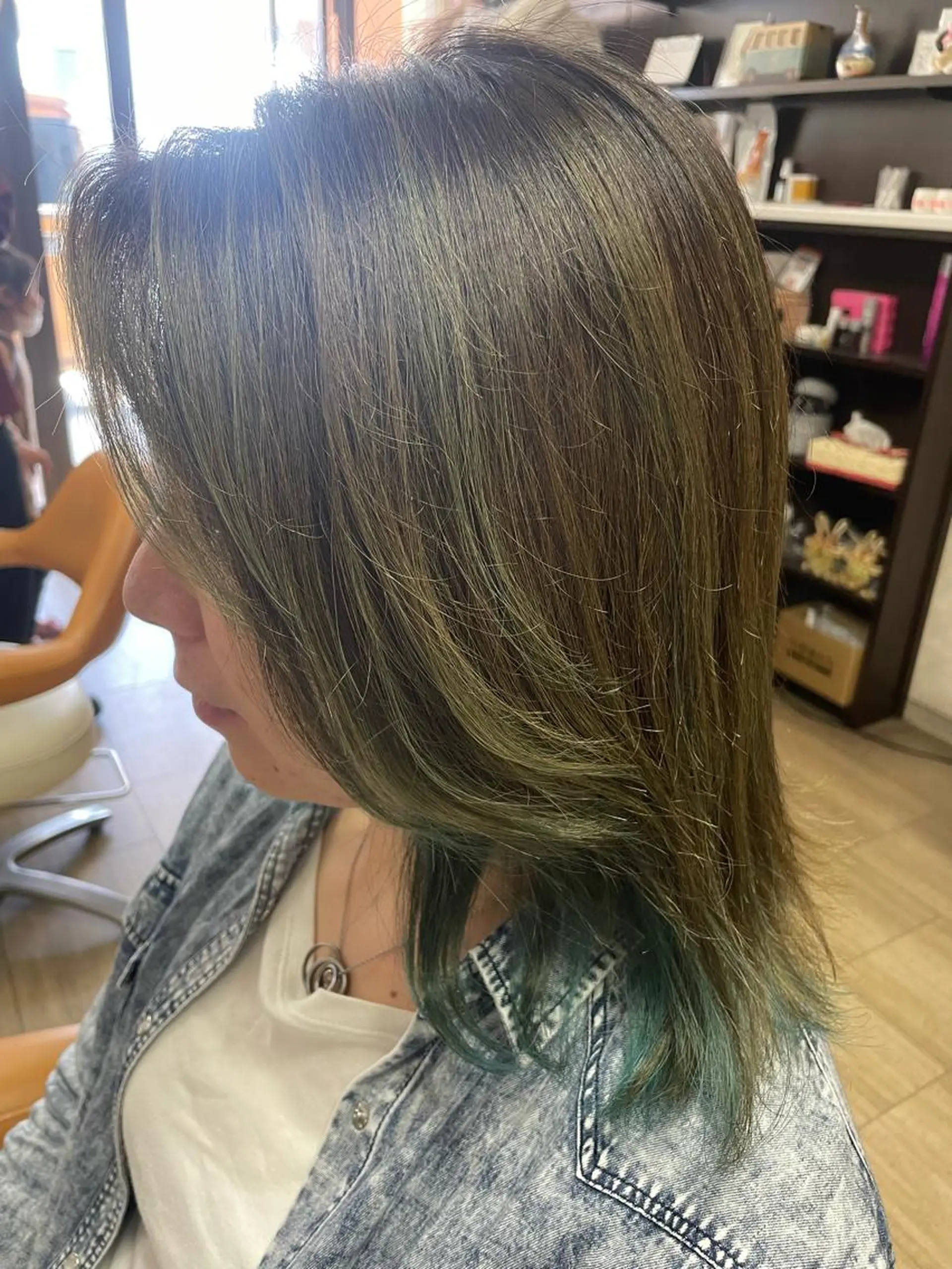 セミロング カラー ハイライトカラー ハイライト ヘアカラー 徳留 もも花のヘアスタイル