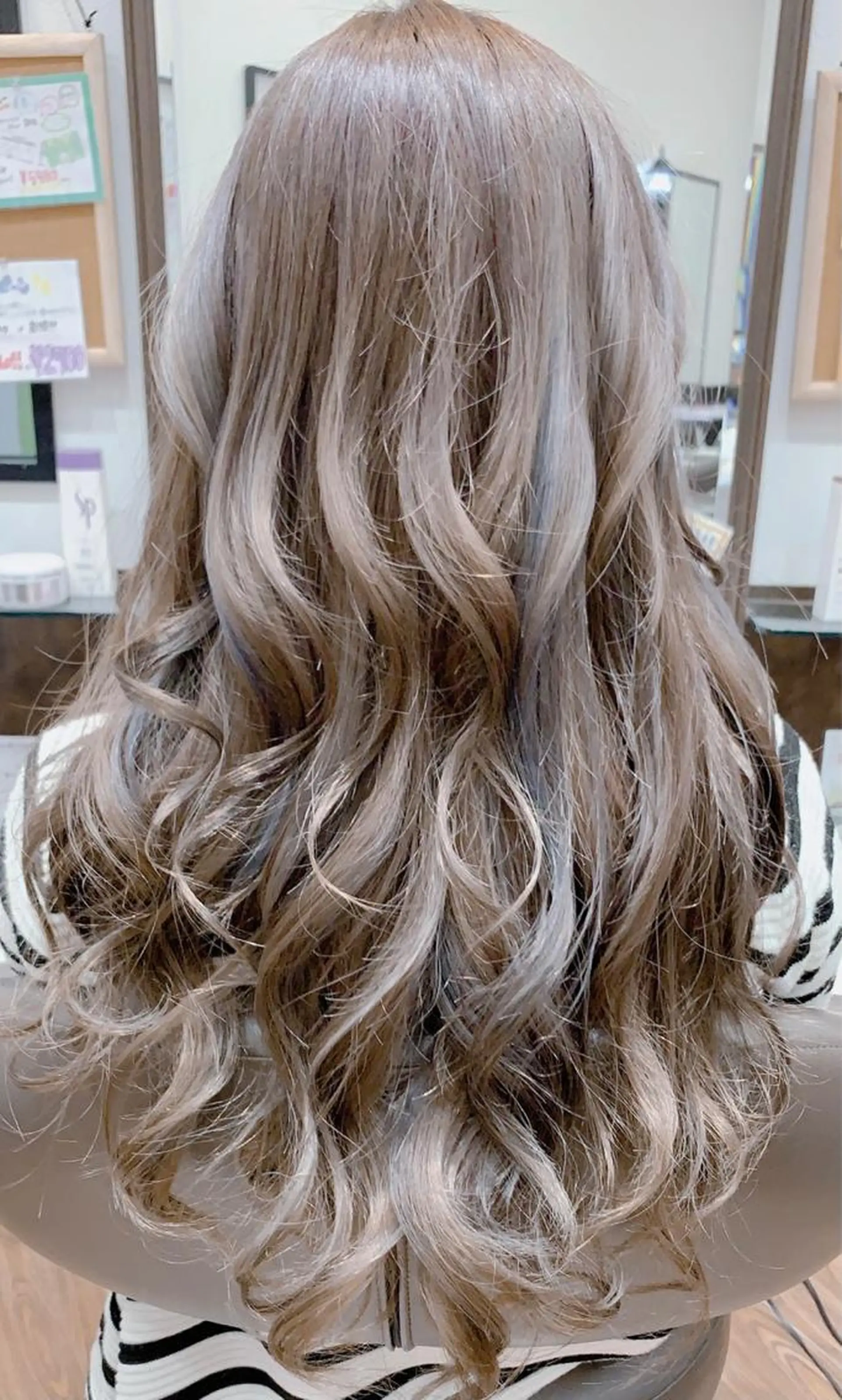 ロング カラー ブルーカラー メッシュ Ebise Kazunoriのヘアスタイル