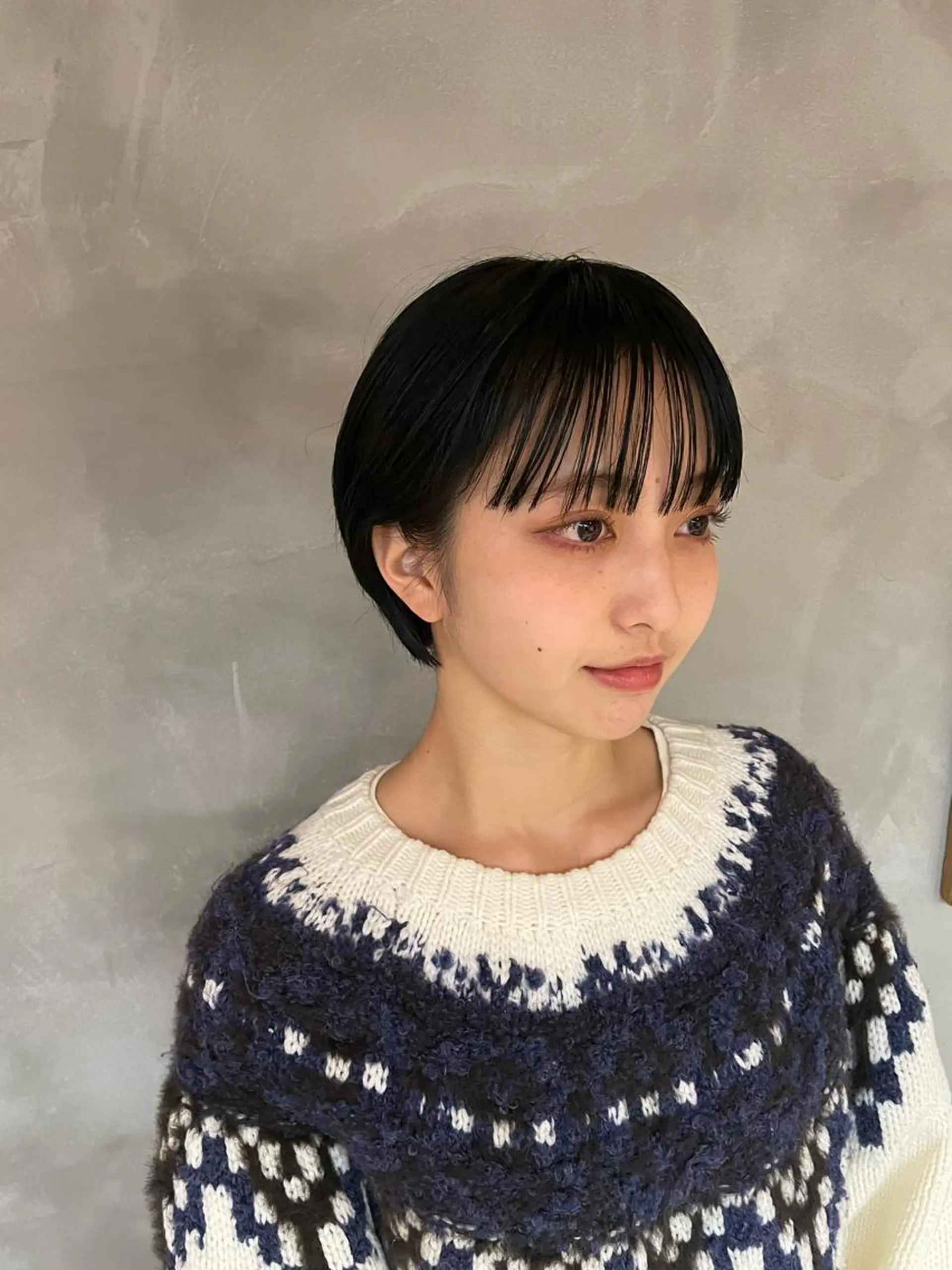 ショート カラー 黒髪 ブルーカラー ブルーブラック ボブ ワイドバング お悩み解決カット& パーマ。お任せ下さいのヘアスタイル