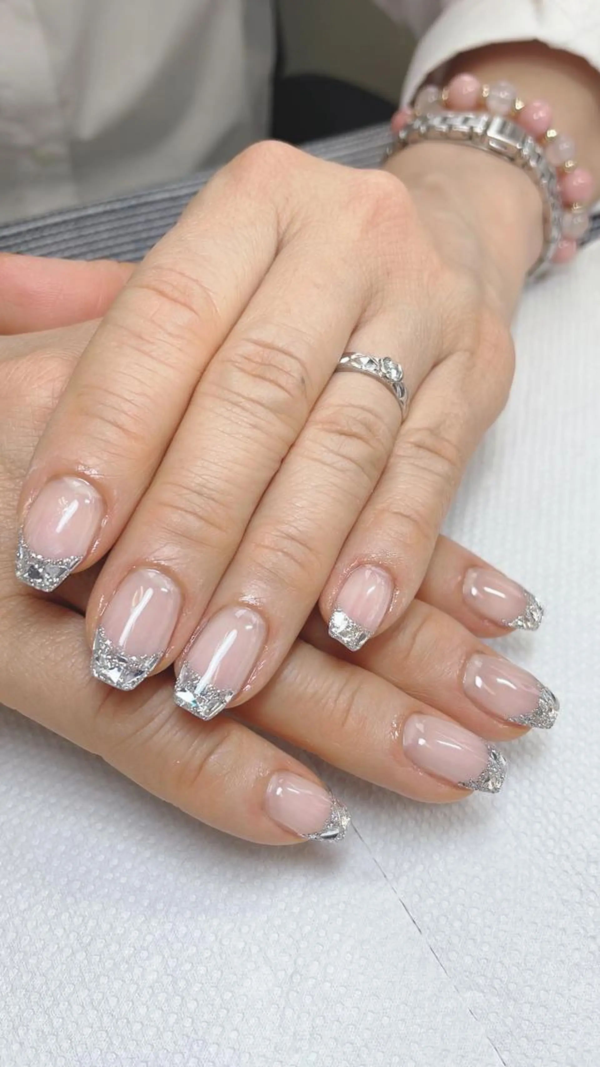 ネイル フレンチネイル ガラスフレンチ Munail サロン所属・むねいる nail salonのネイルデザイン