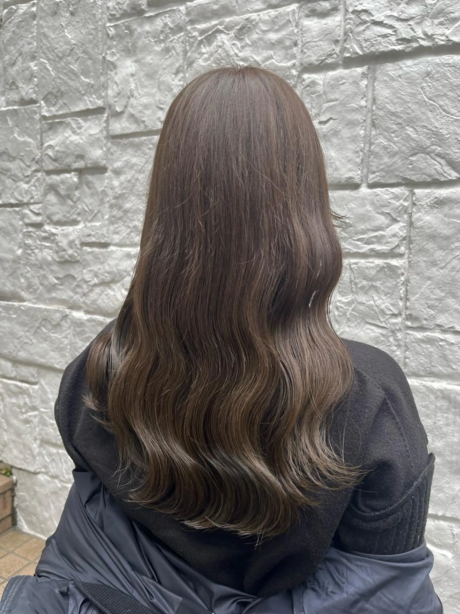 ロング カラー ブラウンカラー オリーブブラウン 韓国風ヘア ヘアカラー トリートメント ヘッドスパ ヘアセット カジュアルを女っぽく 𝗮𝘆𝗮𝗰𝗼のヘアスタイル