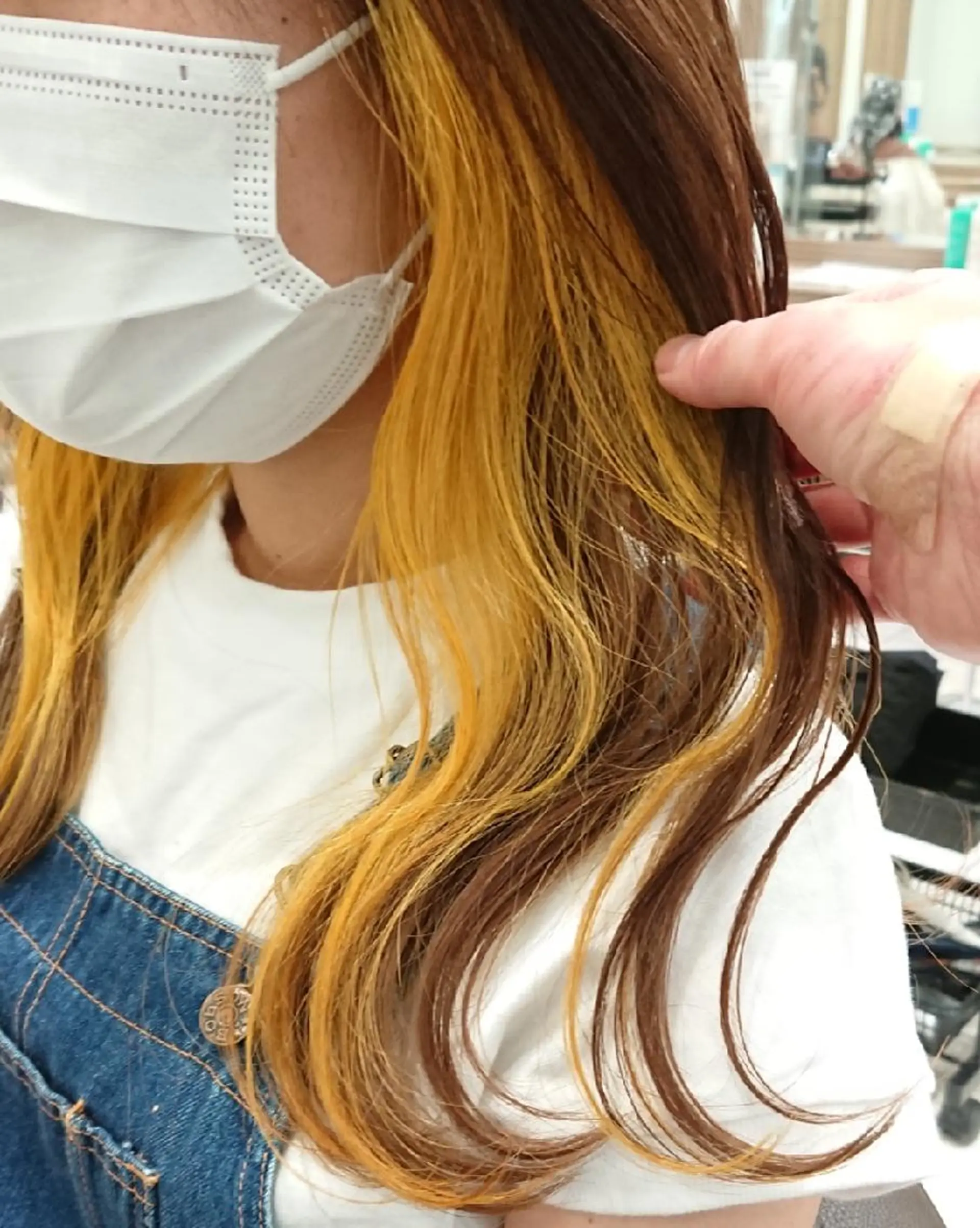 セミロング カラー ブリーチ ケアブリーチ インナーカラー イエローカラー あらげ 🌈推しカラー🌈ᵕのヘアスタイル