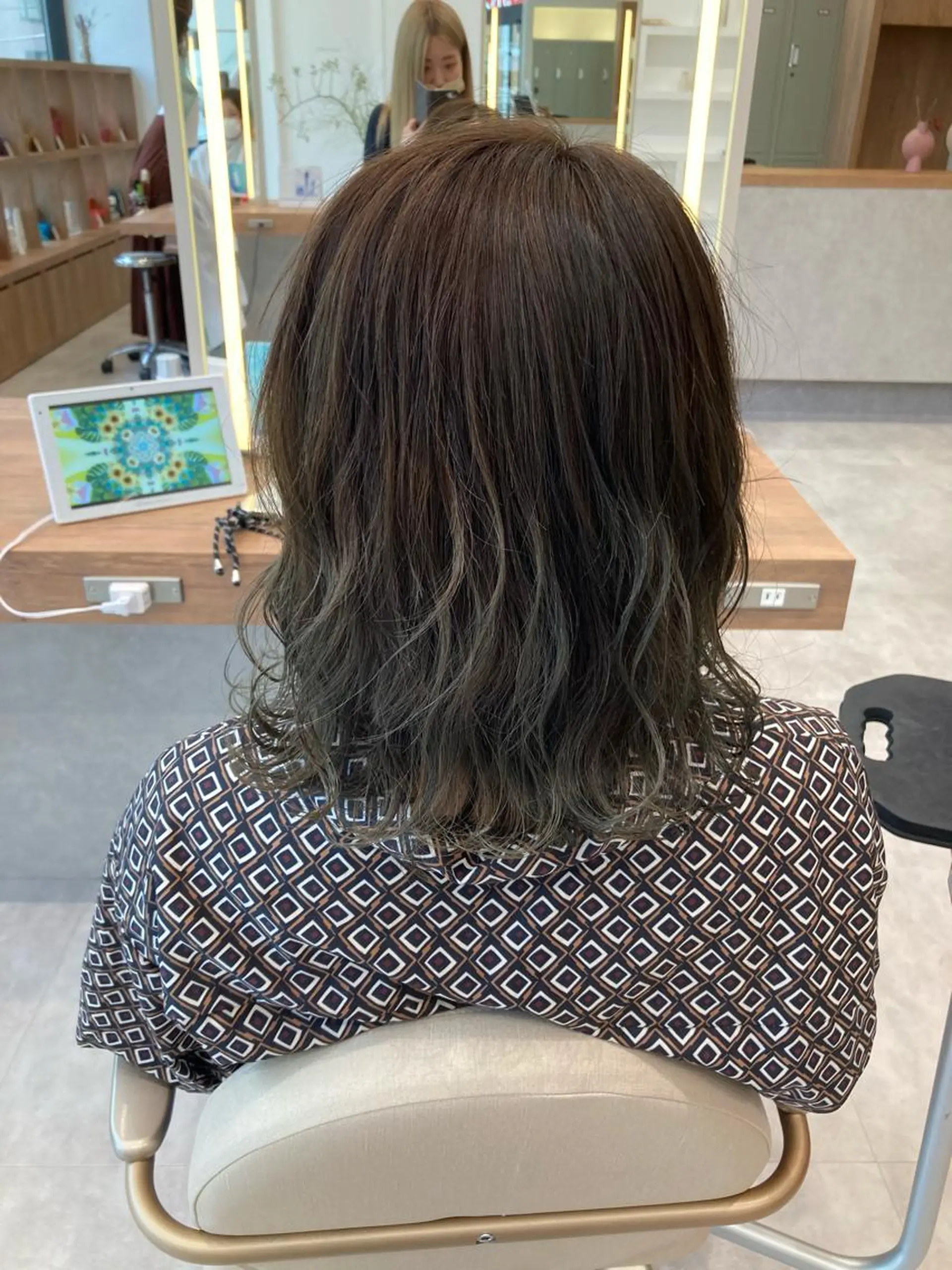 セミロング カラー 一ノ瀬 蘭のヘアスタイル