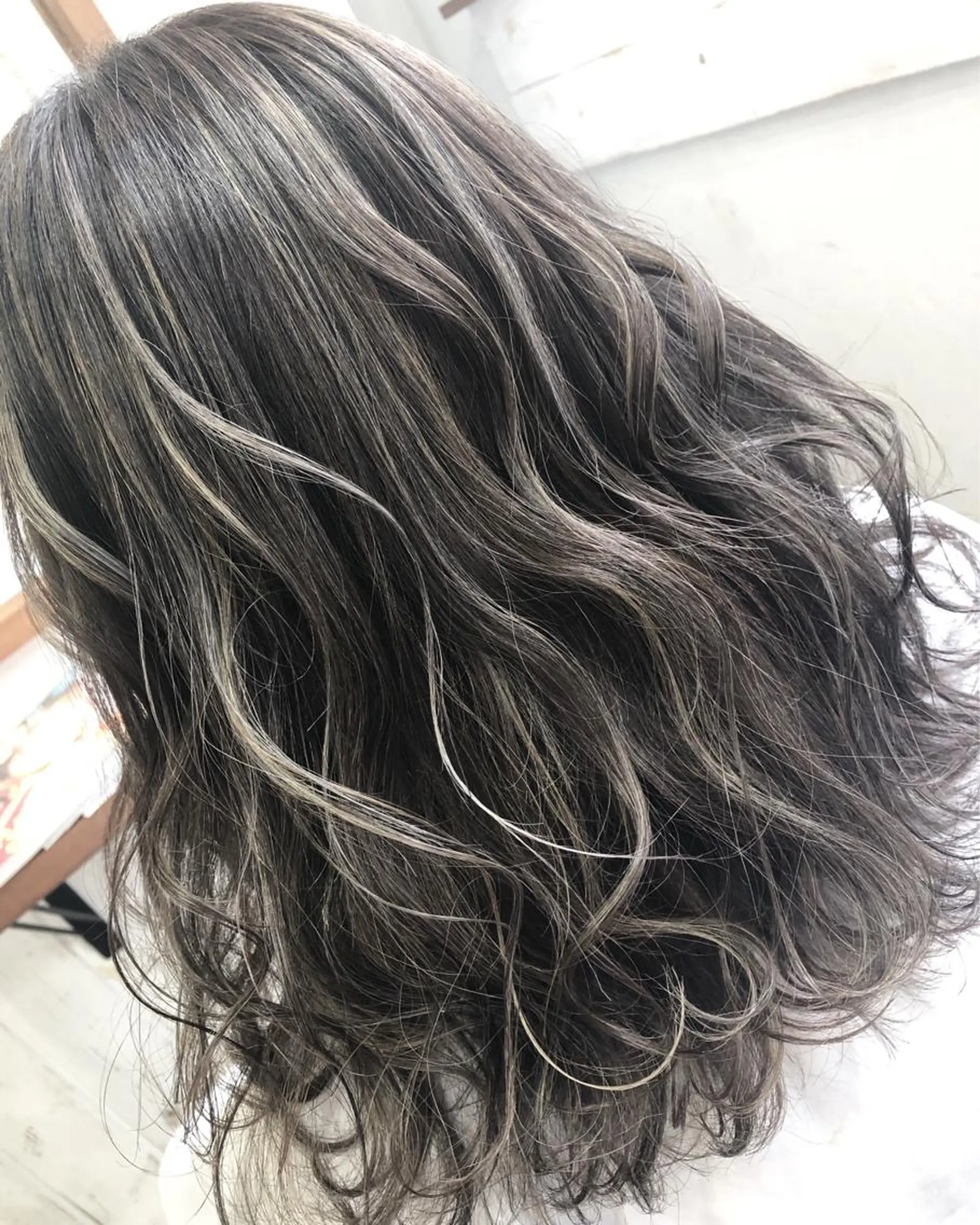 セミロング ブリーチ毛縮毛矯正 👑山口のヘアスタイル