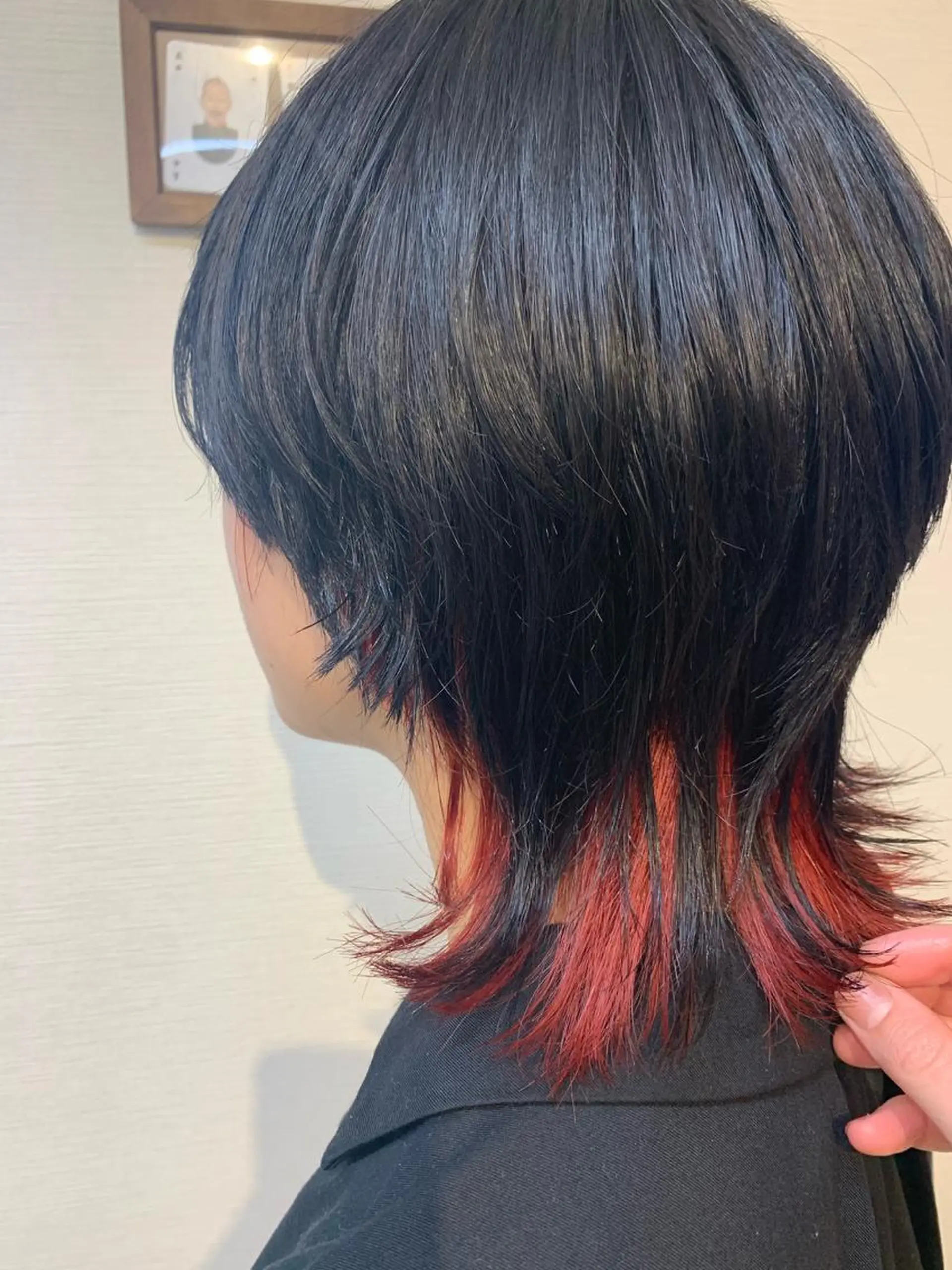 ミディアム カラー ウルフカット 中垣 南のヘアスタイル