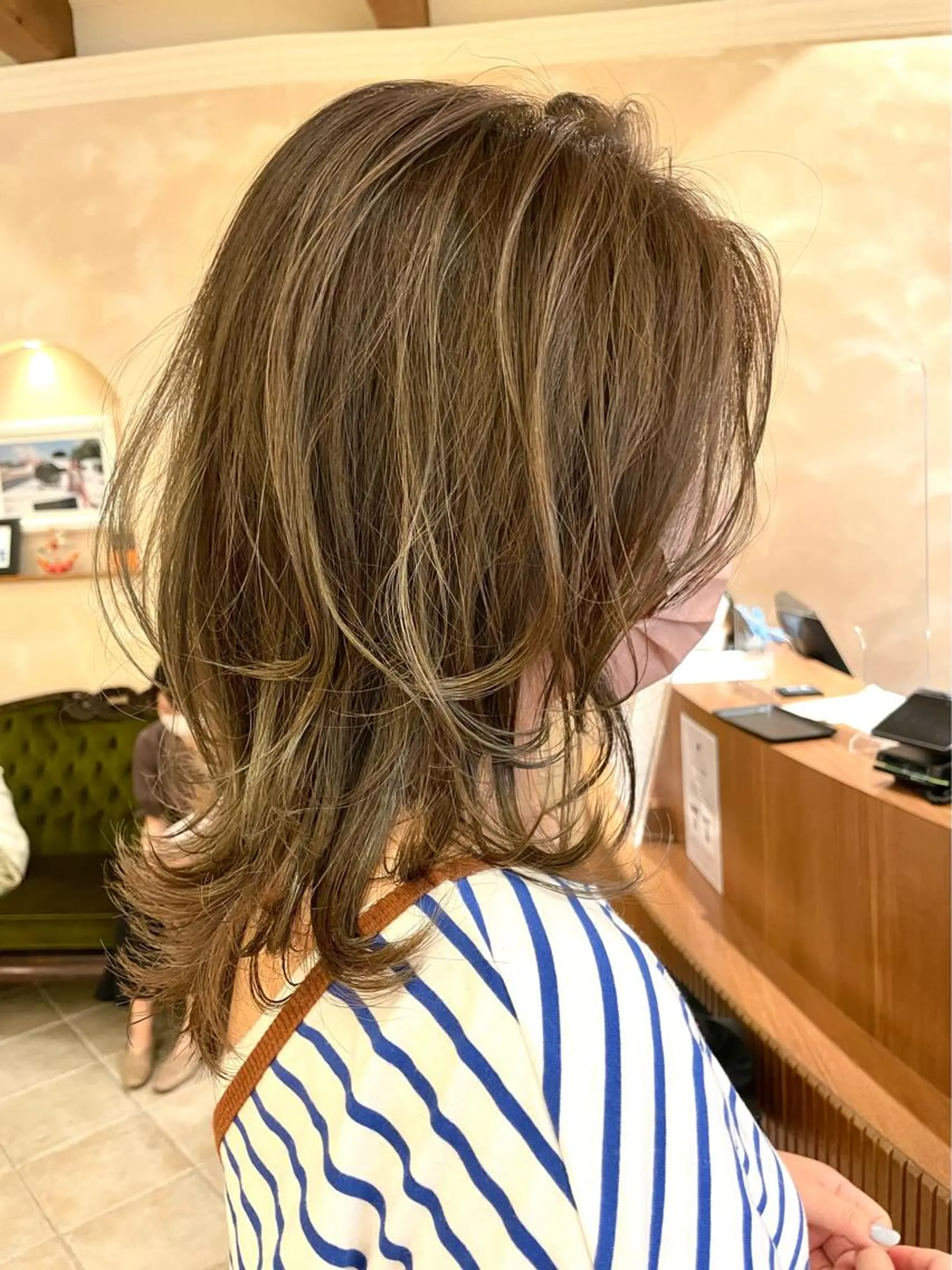 ミディアム ハイライト ウルフカット BEAUTRIUM 265所属・カットモデル/ 大森弘貴のヘアスタイル