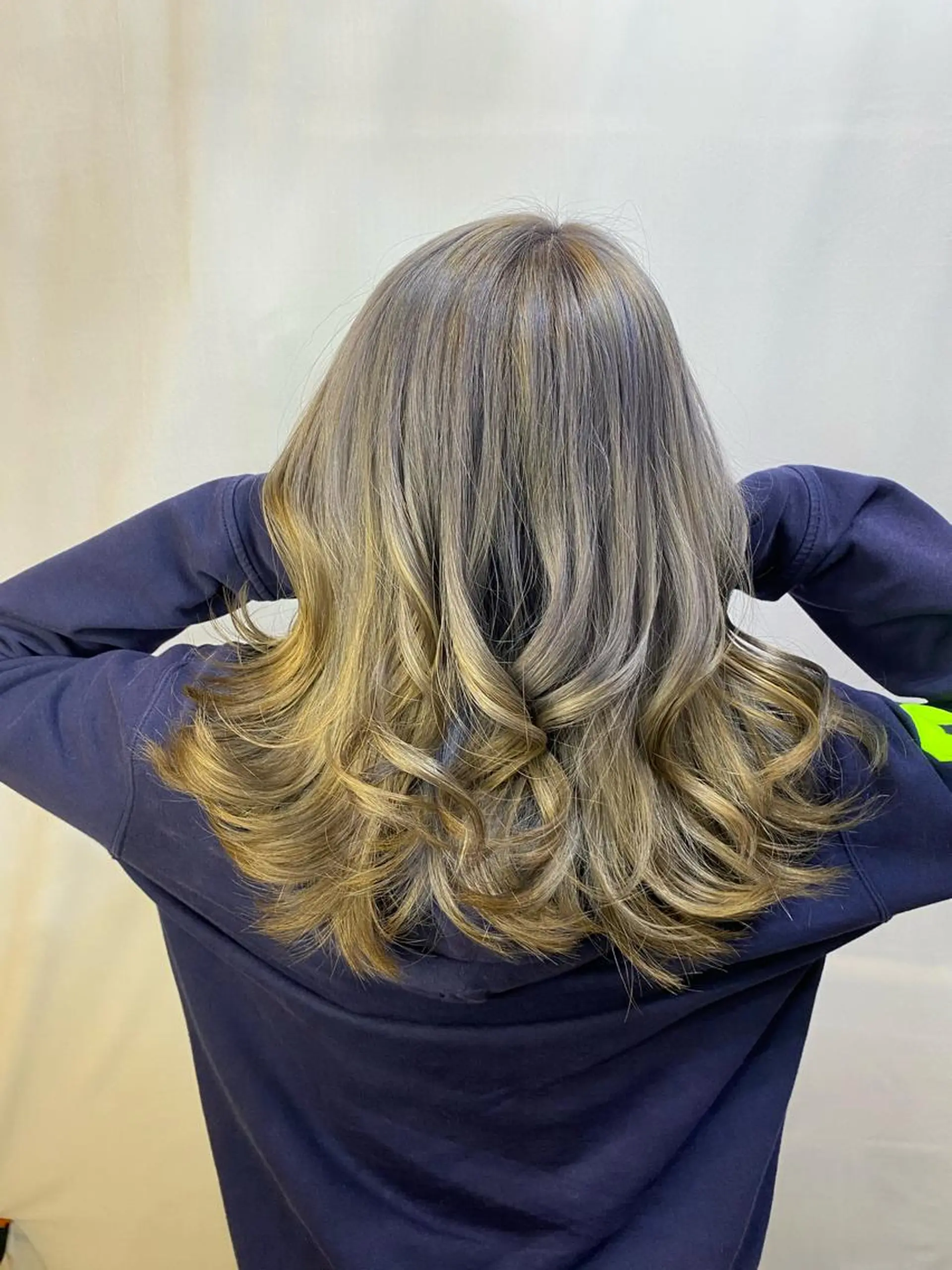 セミロング カット ヘアカラー 長濱 俊のヘアスタイル