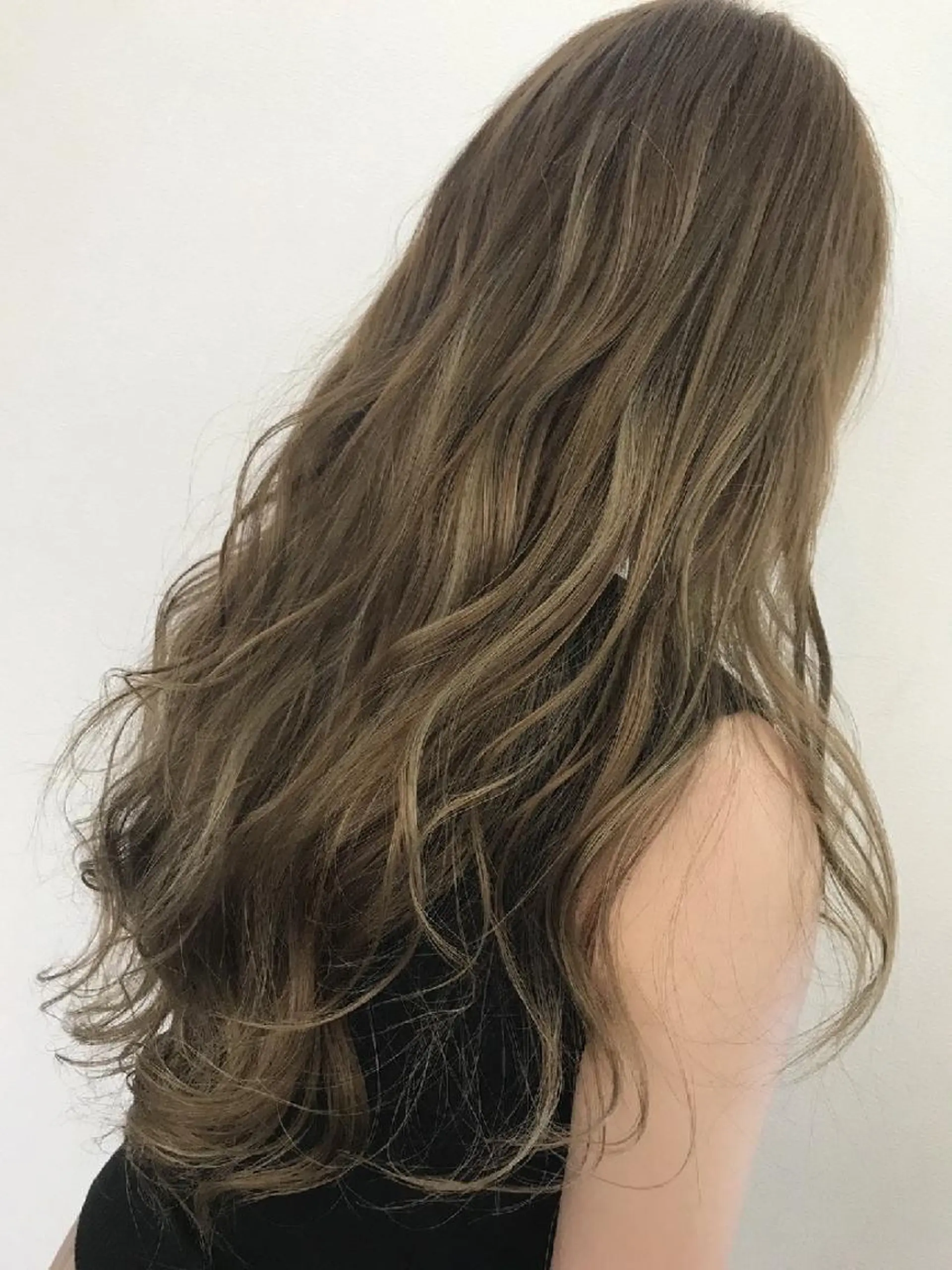 カラー ロング アッシュ ハイライトカラー 外国人風カラー ハイライト Hair Salon g-room所属・大山 雅矢のヘアスタイル