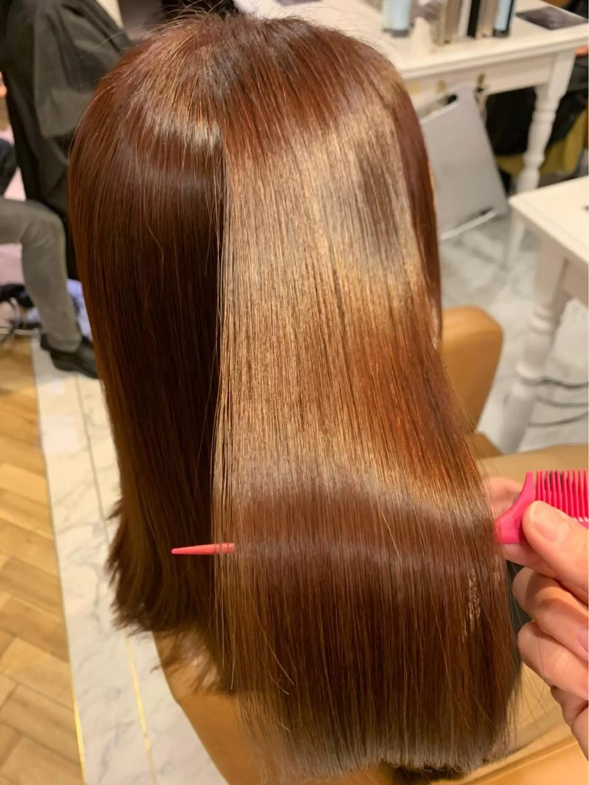 ミディアム カラー カット ヘアカラー 縮毛矯正 トリートメント レイヤーカット /透明感カラー西田のヘアスタイル