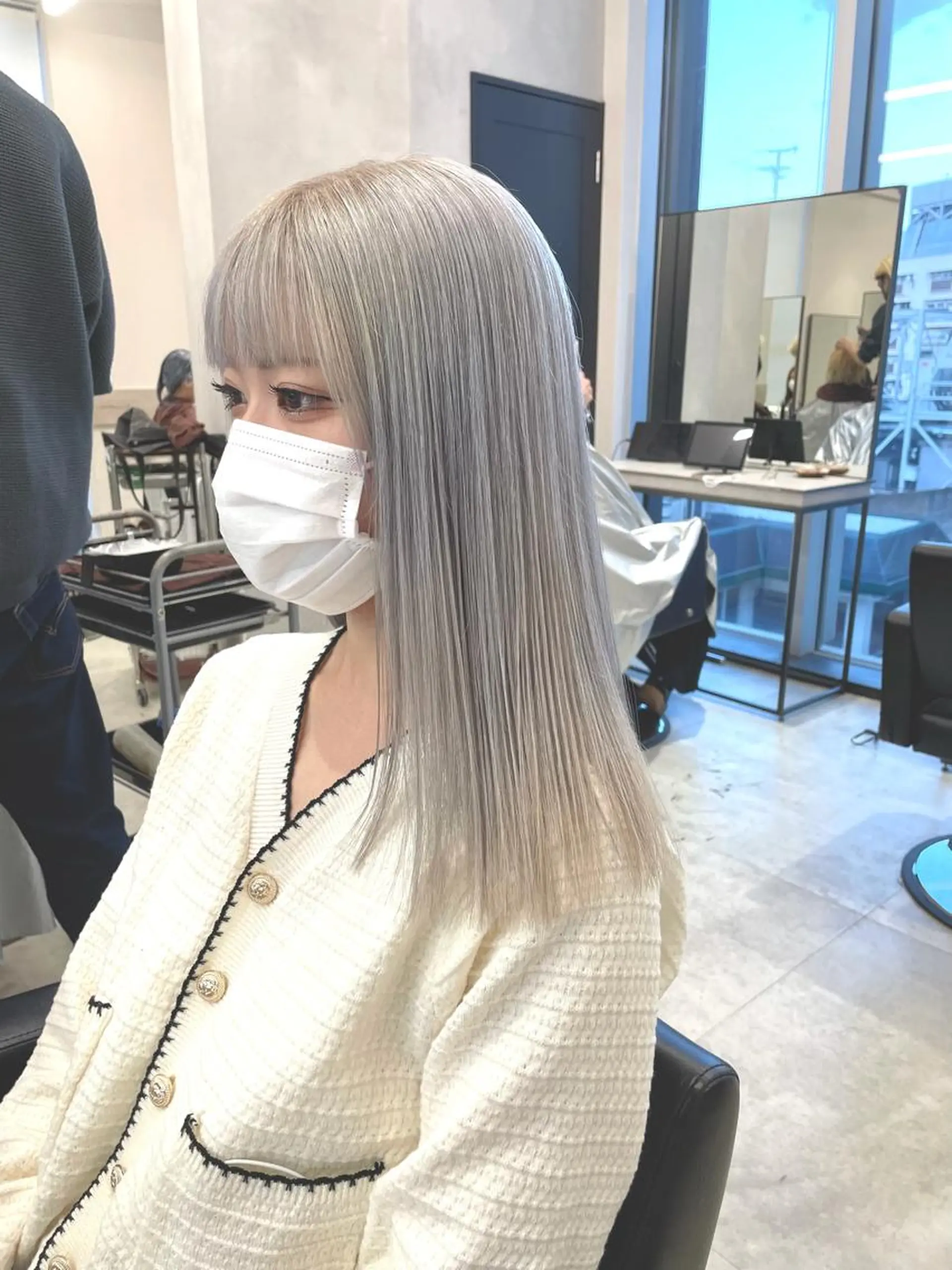 セミロング カラー カット・ブリーチ TAIGAのヘアスタイル