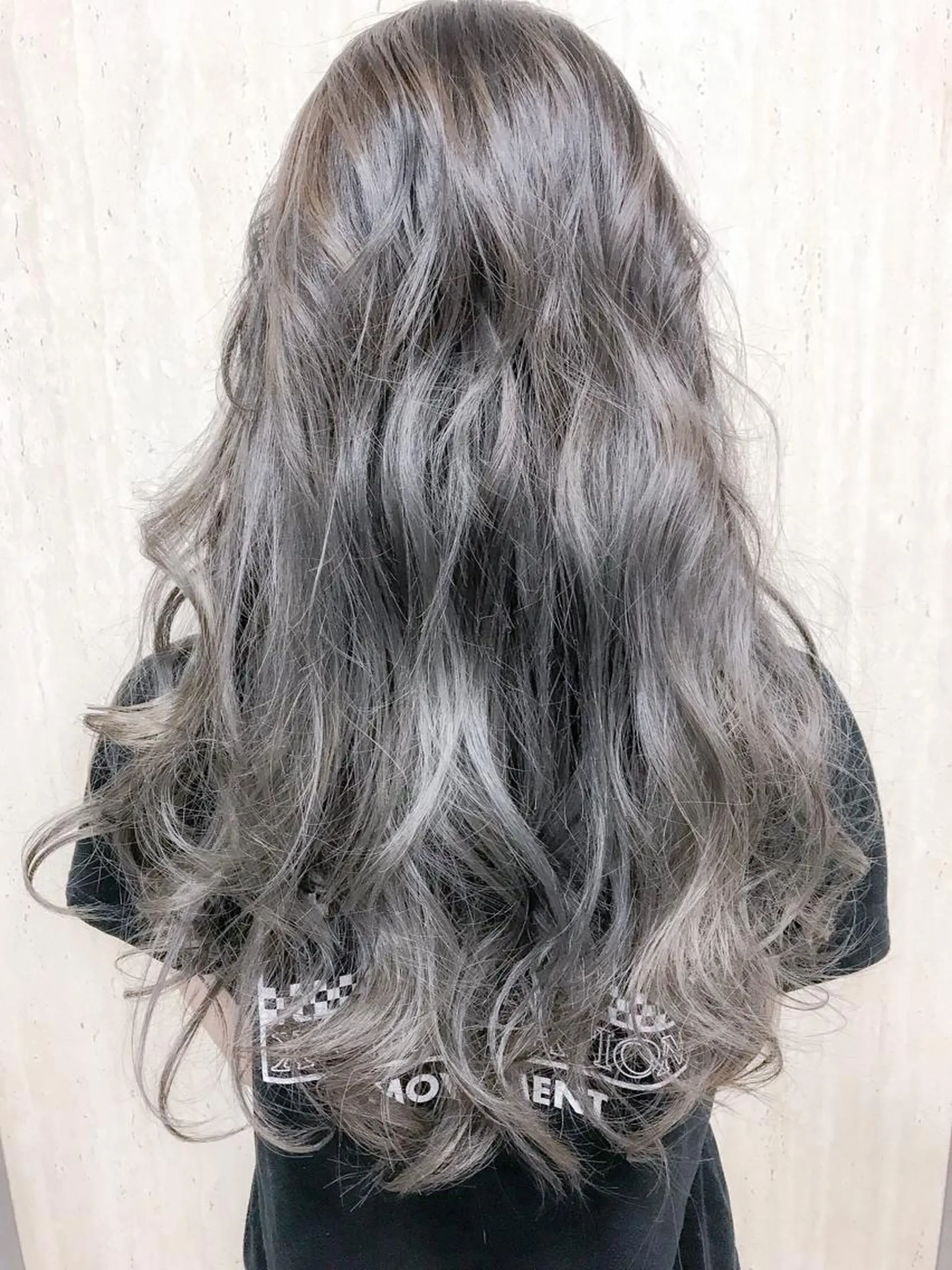 ロング カラー ブリーチ 透明感カラー トリートメント BOX mico.のヘアスタイル