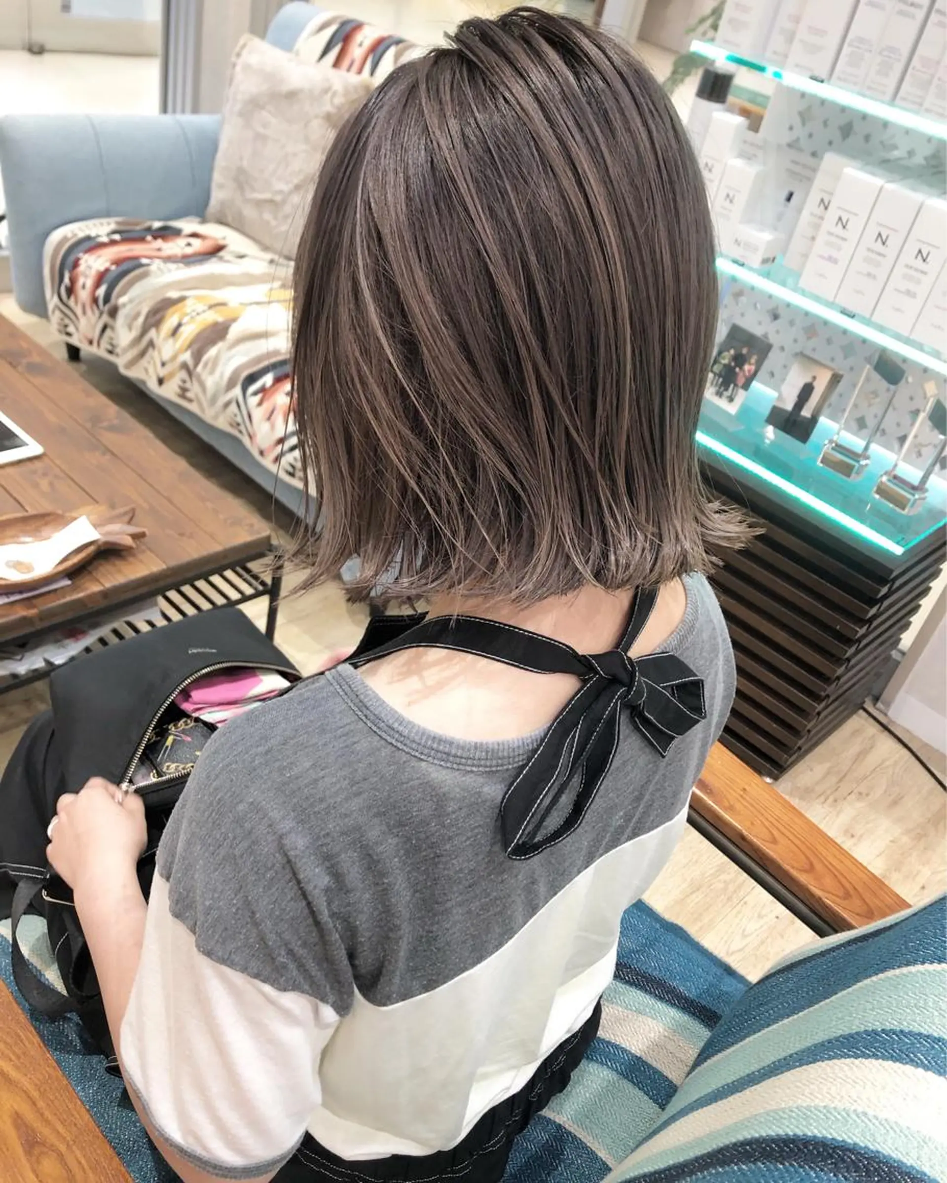 ミディアム カラー グレージュ ラベンダーカラー ラベンダーグレージュ ラベンダーグレー ヘアカラー トリートメント ブリーチカラーレイヤ ーカット🦋annaのヘアスタイル