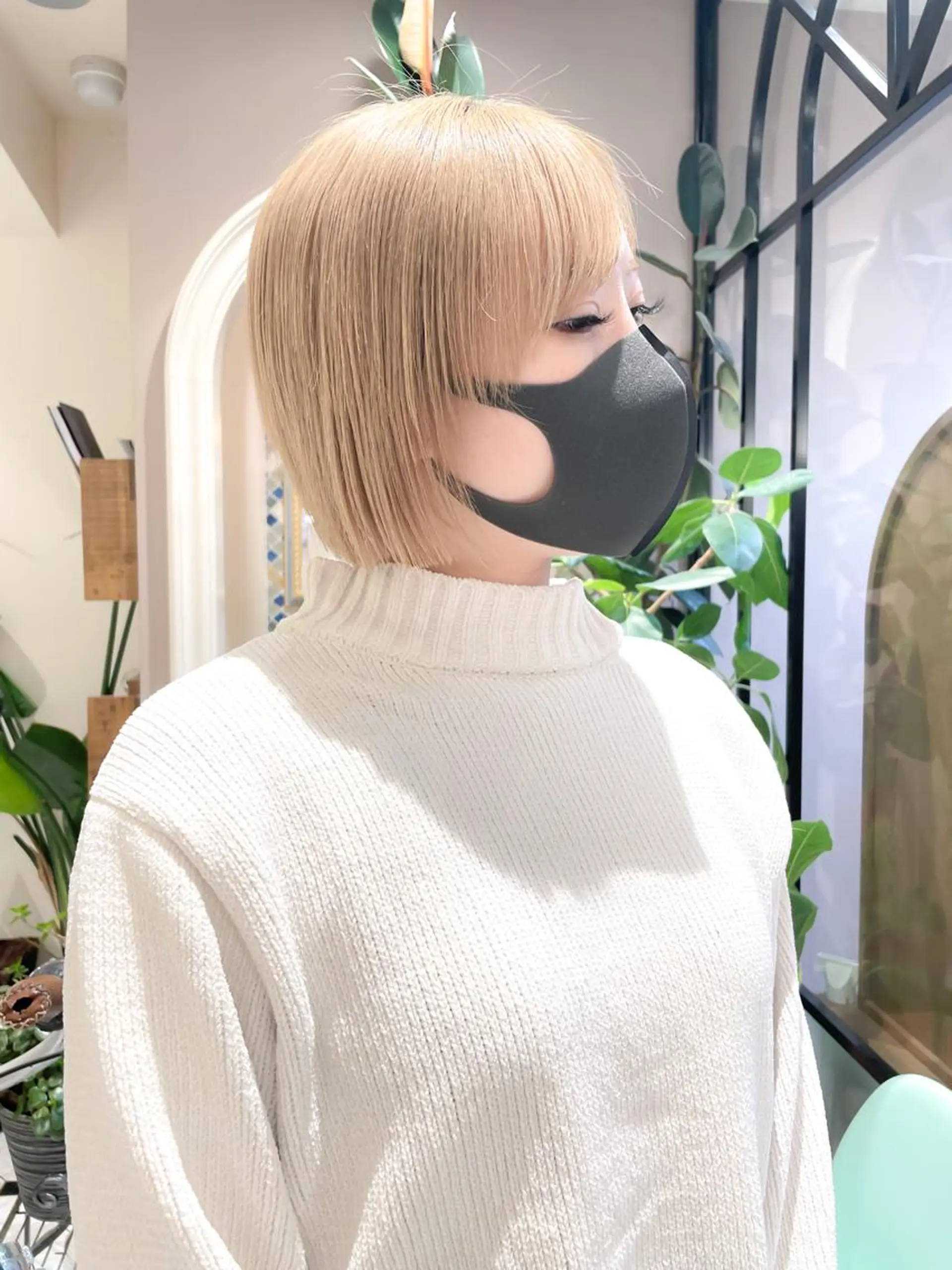 ショート カラー ハイトーンカラー ボブ レイヤー🇰🇷 韓国ヘア💕トモミのヘアスタイル